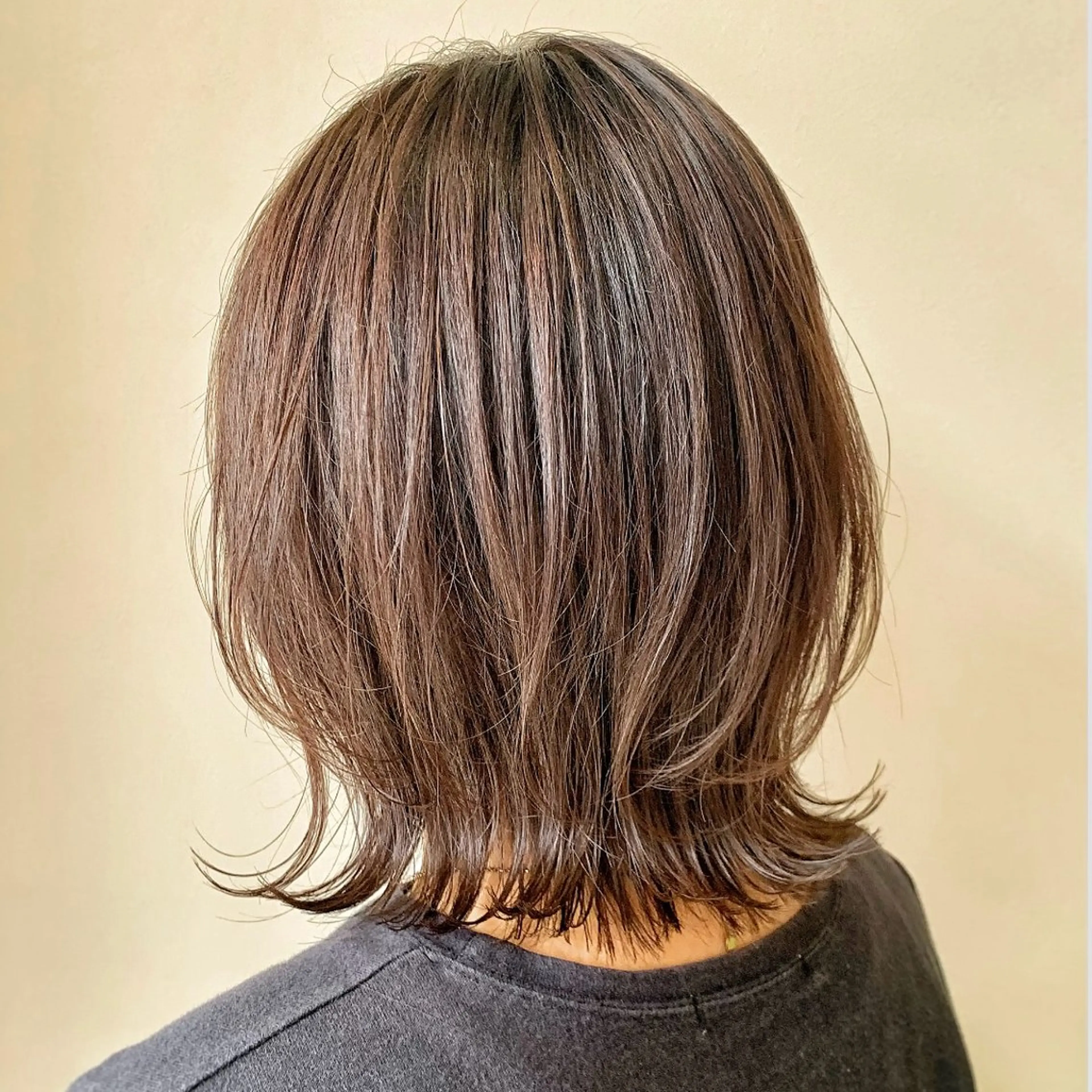 ミディアム ボブレイヤー ボブ レイヤーカット ブリーチなしベージュ 特化 松村 茶屋町のヘアスタイル