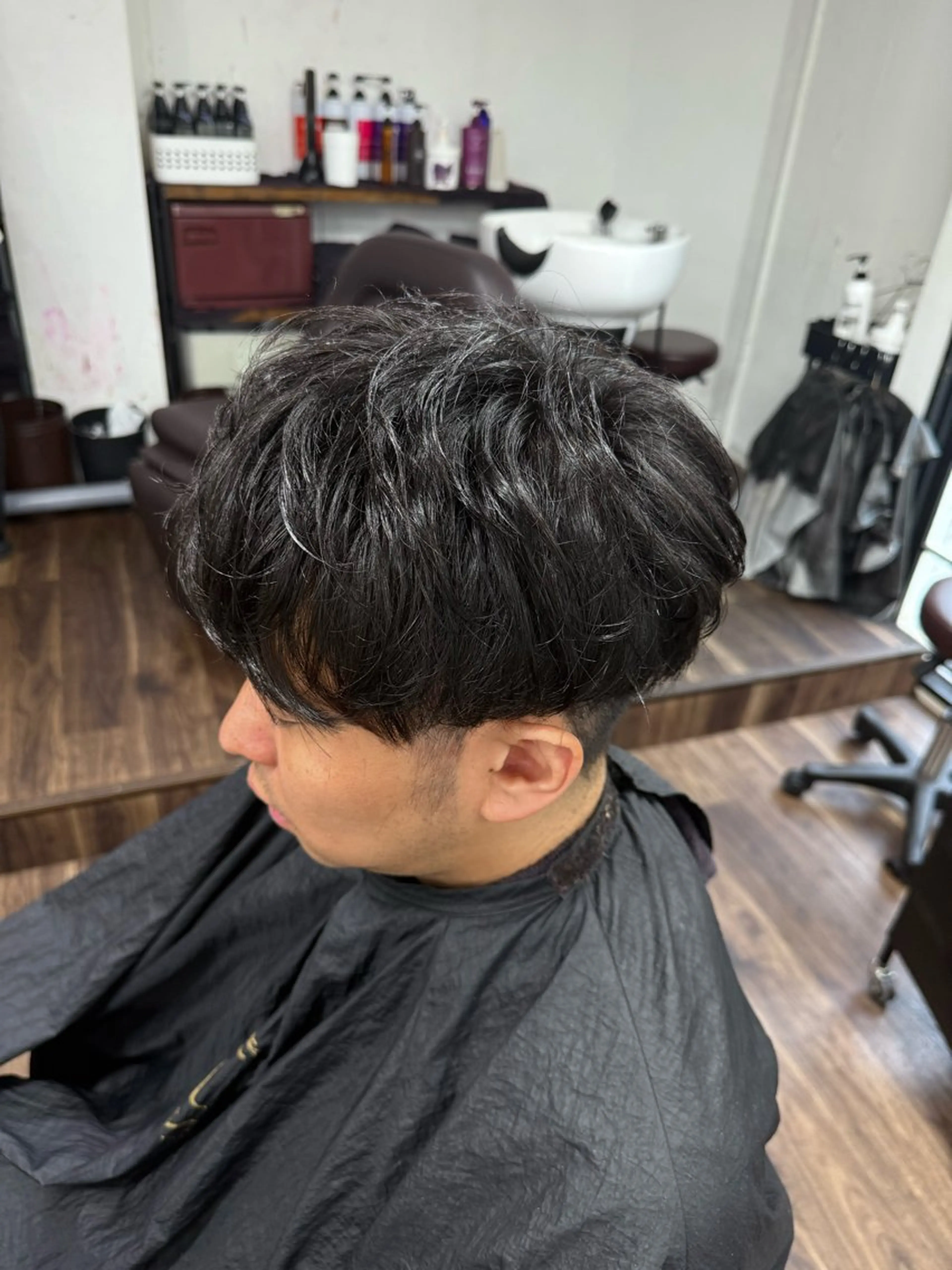 メンズ メンズ毛流れパーマ ブリーチSHIONのヘアスタイル