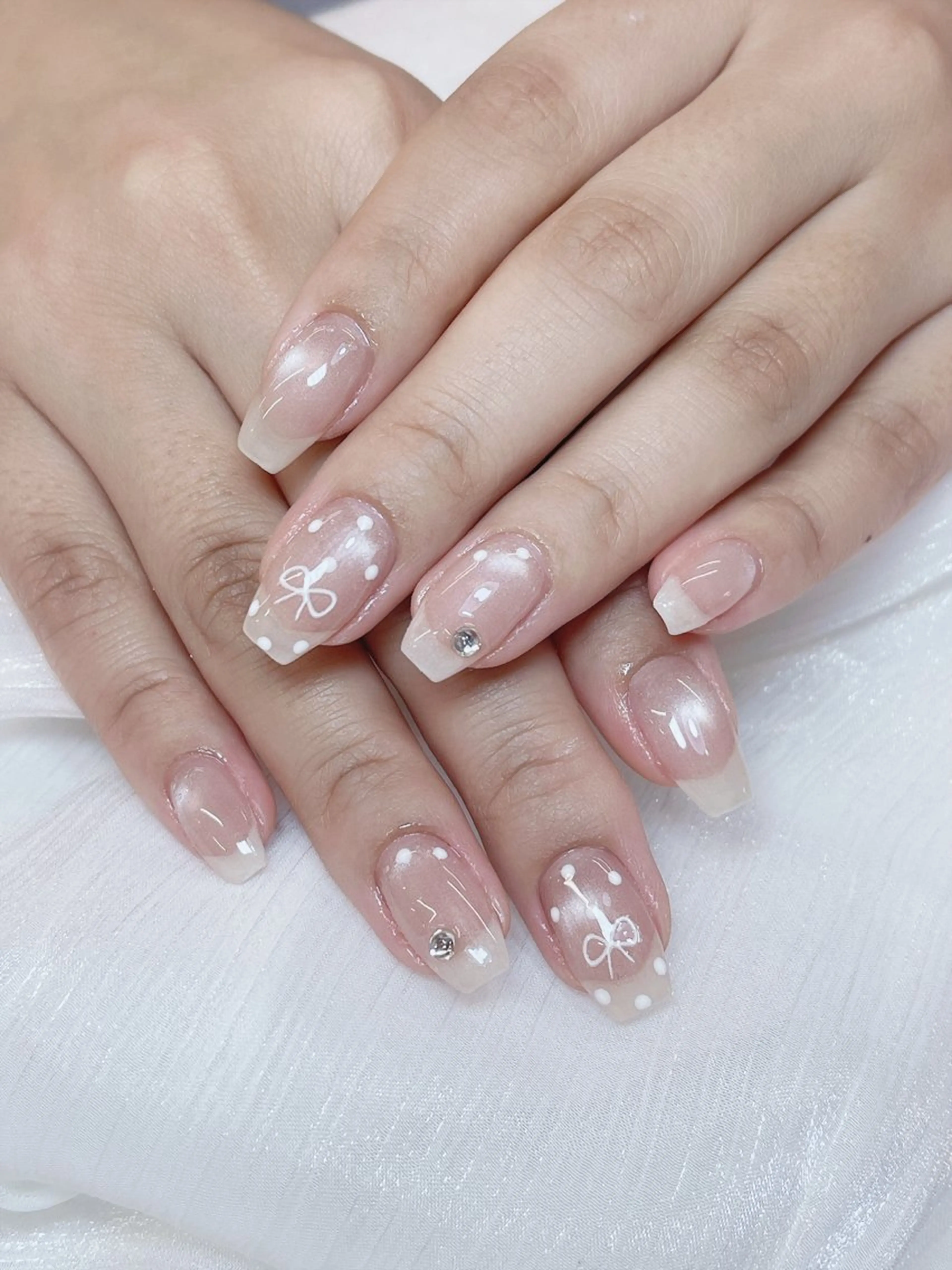 ネイル チークネイル フレンチネイル グラデーション キラキラネイル 韓国ネイル ハンドネイル DUO   MI nail salonのネイルデザイン
