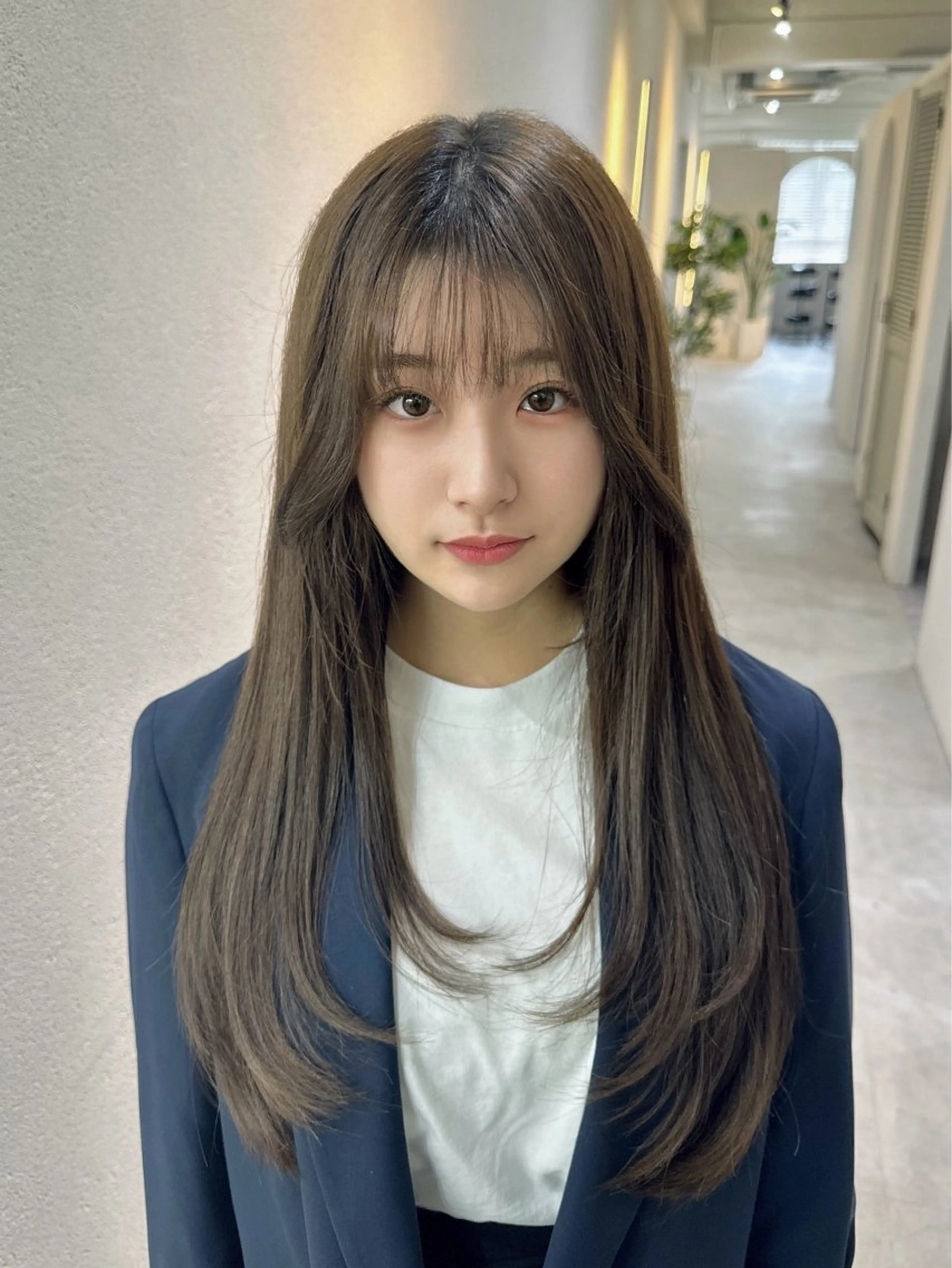 ロング 韓国レイヤー透明感 カラーヨウスケのヘアスタイル