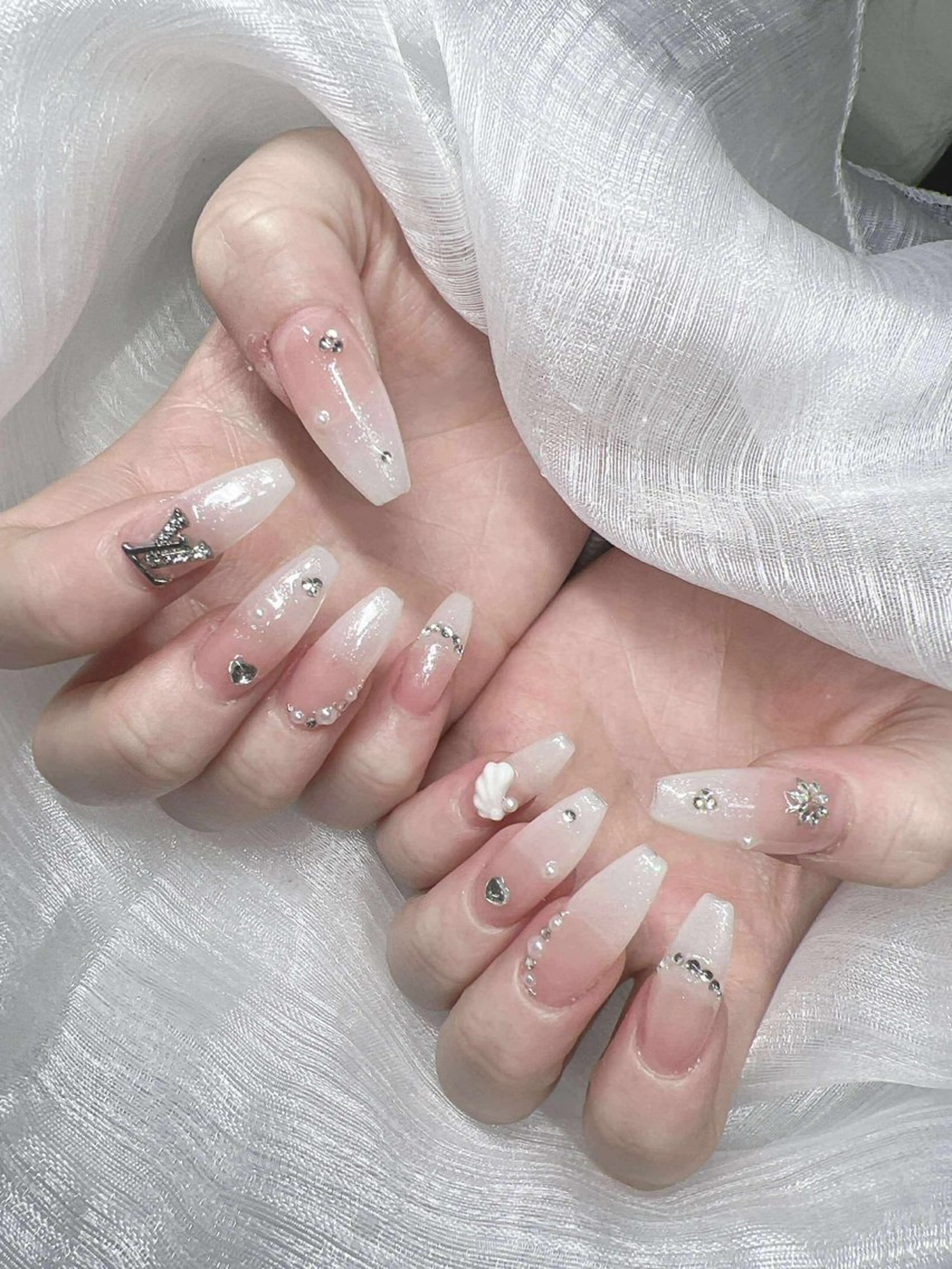 ネイル ハンドネイル Lee Nailsのネイルデザイン