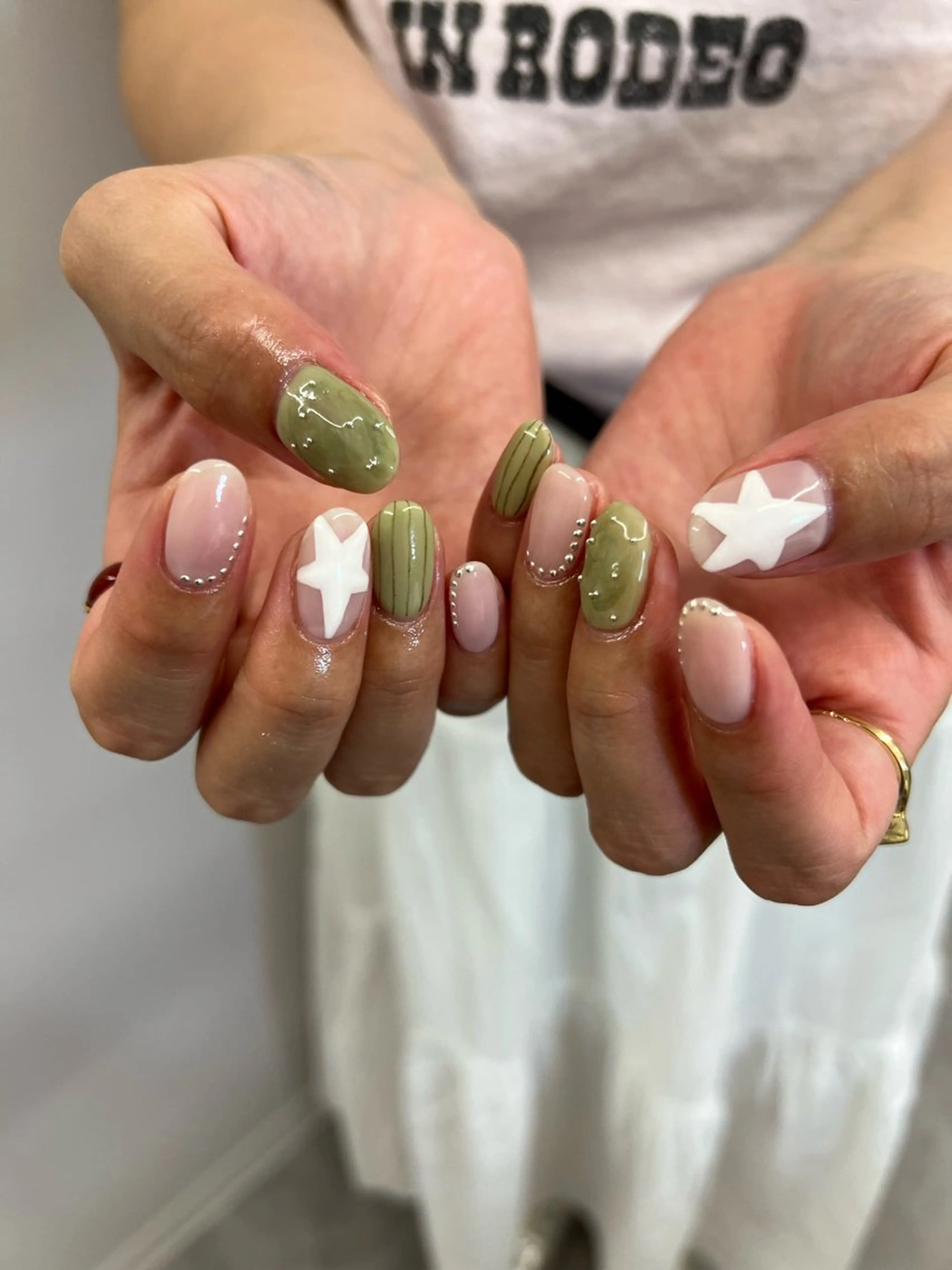 ネイル ジェルネイル グリーン マグネットネイル ニュアンスネイル パラジェル ハンドネイル ハンドケア Bana_ Nailのネイルデザイン