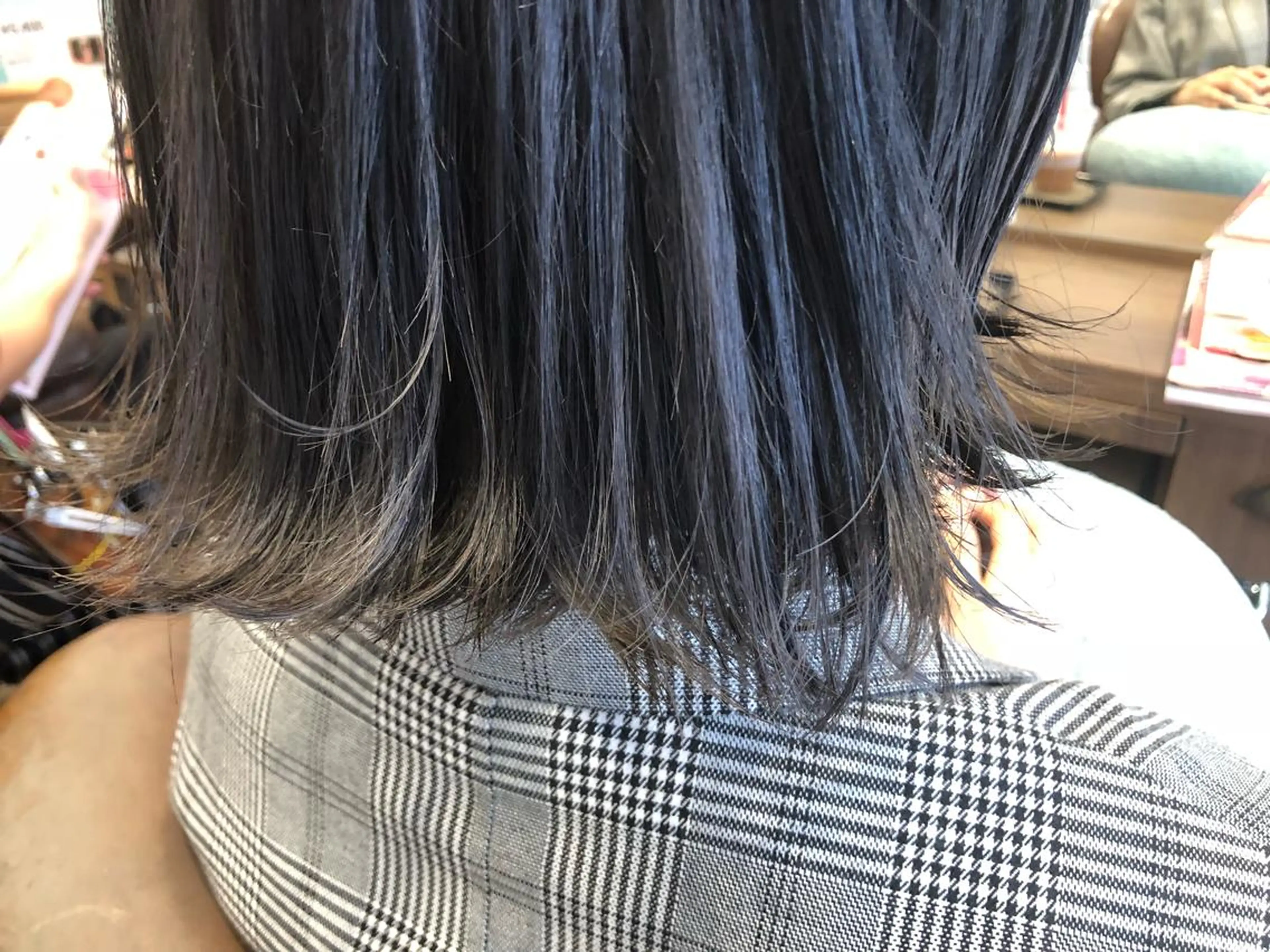 ミディアム カラー 藤井 菜緒のヘアスタイル