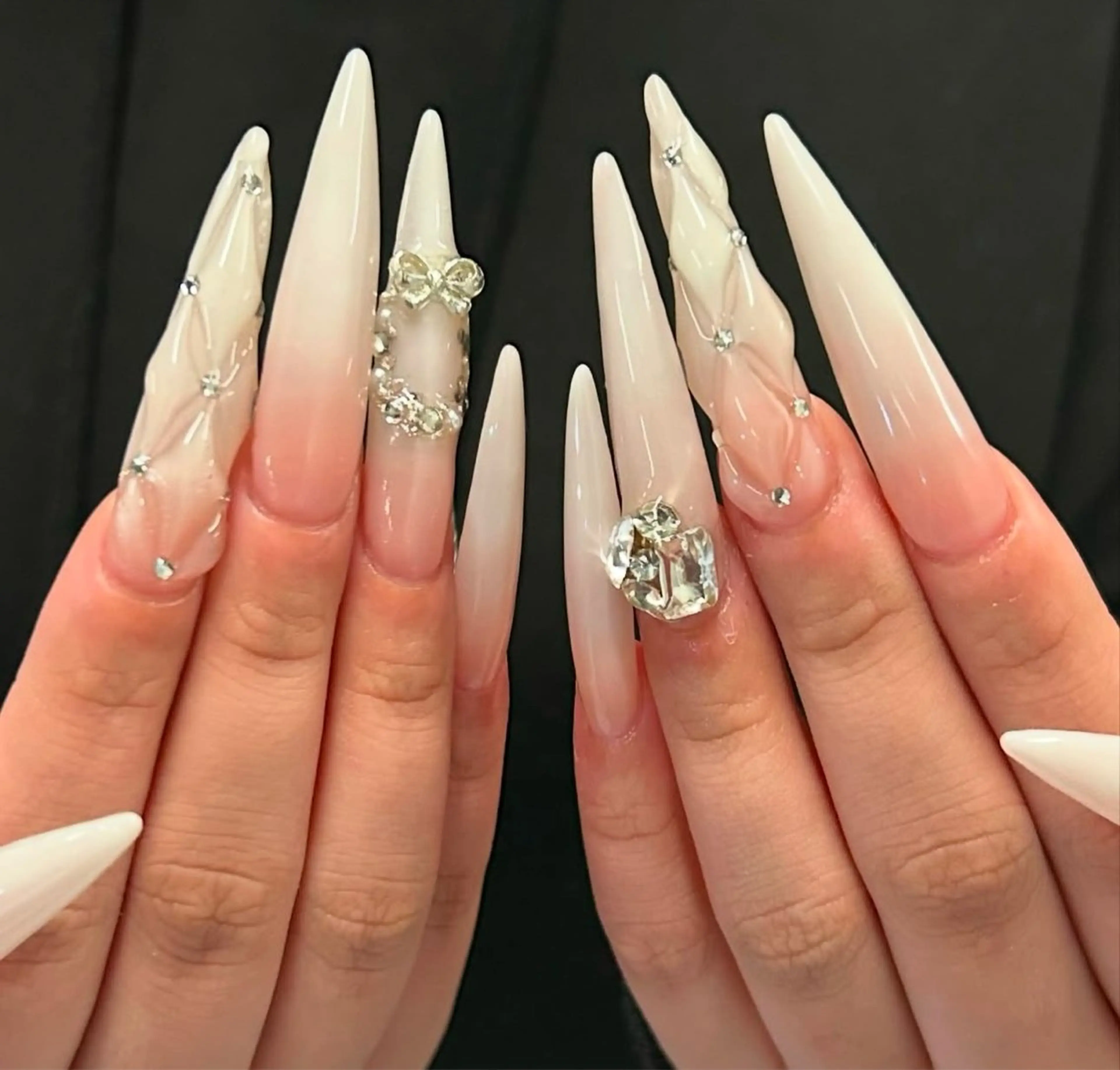 ネイル グラデーション キラキラネイル ワンカラーネイル 冬ネイル Jenn Nail Salonのネイルデザイン