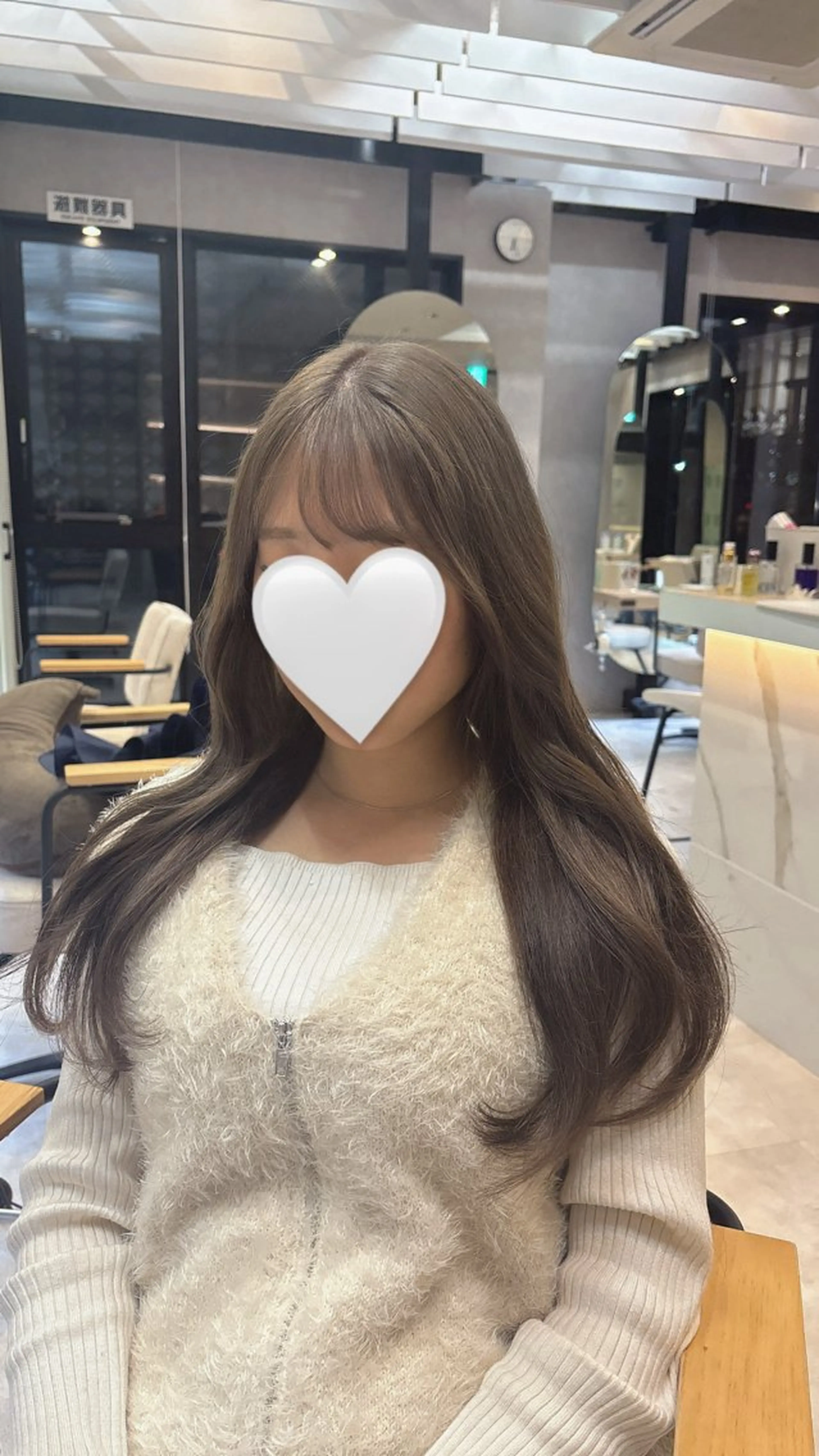 カラー アッシュ アッシュグレー アッシュグレージュ ブリーチ 透明感カラー 笹木 怜羅のヘアスタイル