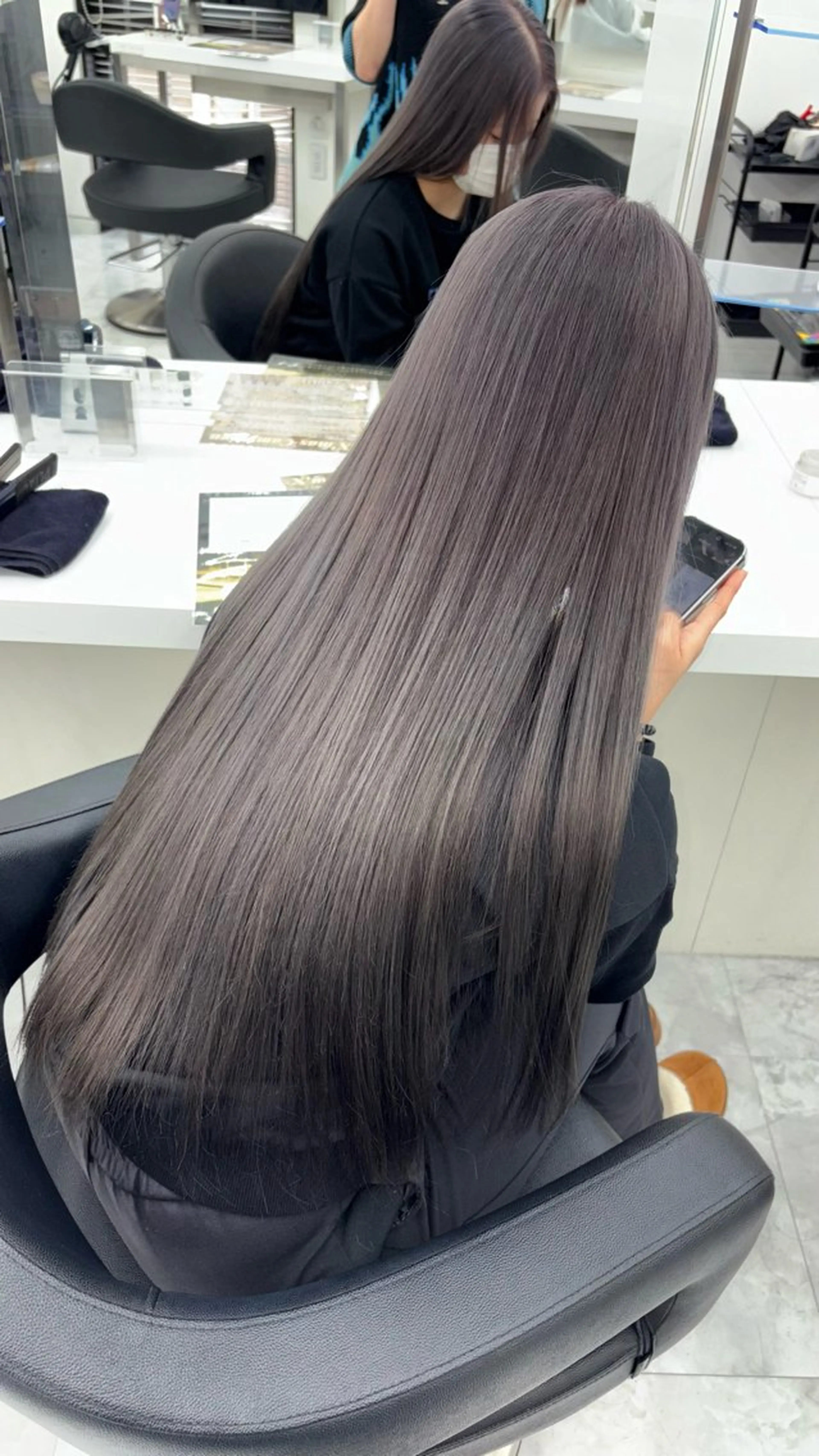 ロング カラー 🖤ハイトーン× レイヤー🖤SARAのヘアスタイル