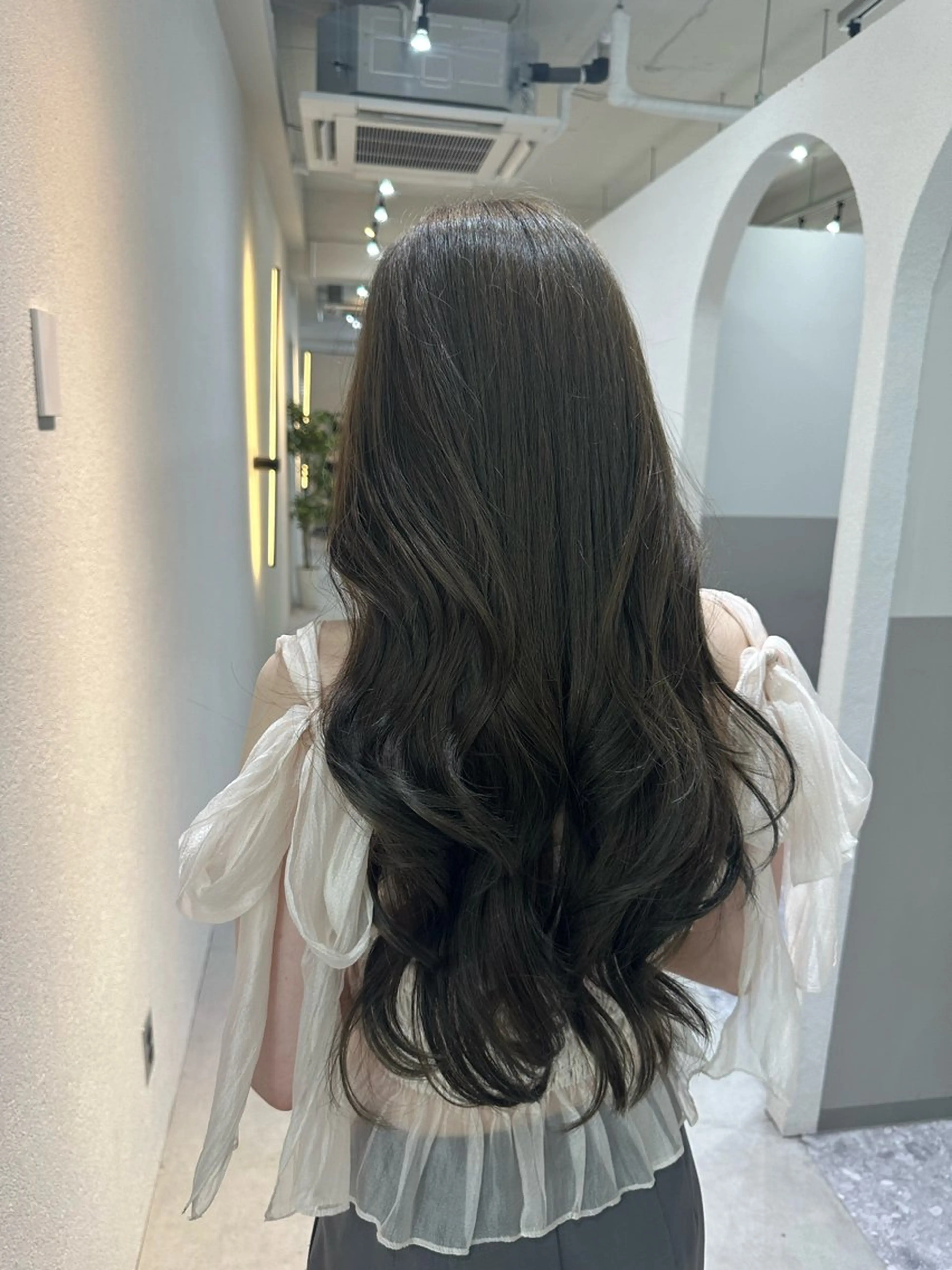 ロング 韓国レイヤー透明感 カラーヨウスケのヘアスタイル