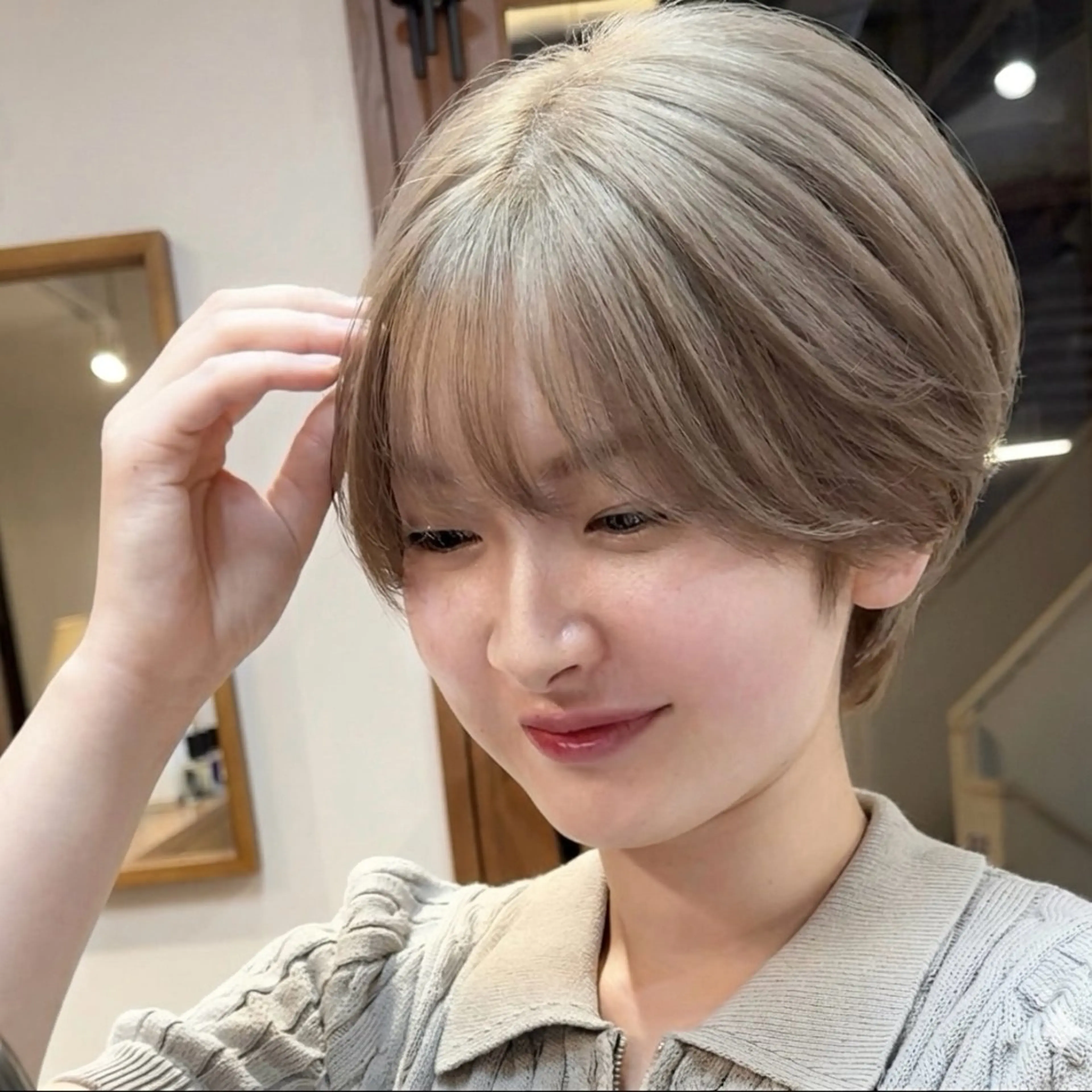 ショート カラー ベージュカラー 黒髪 ホワイトベージュ カット ヘアカラー トリートメント 岡本 太陽☀️のヘアスタイル
