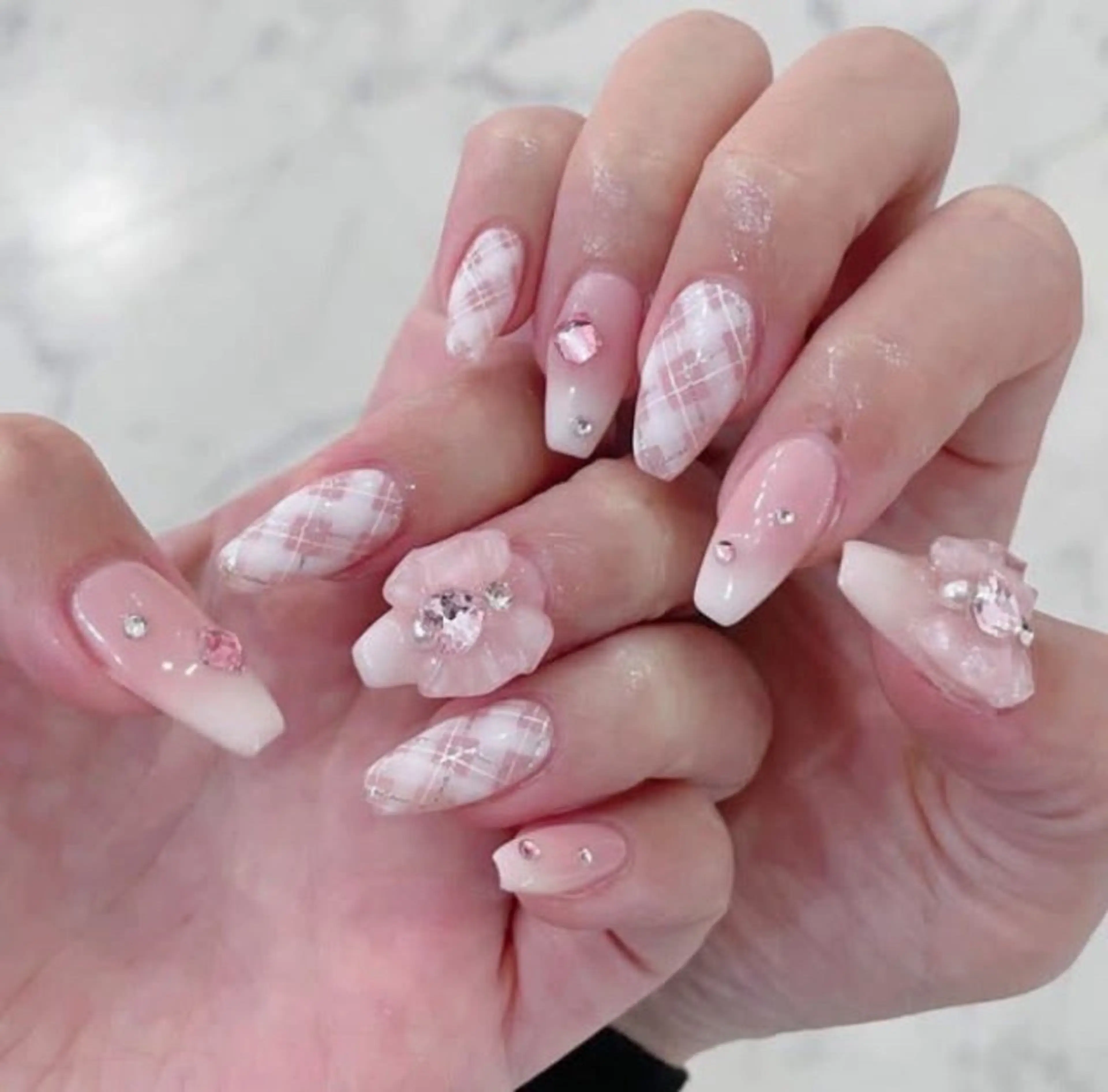 ネイル マグネットネイル ミラーネイル ピンク ネイルチップ 冬ネイル Lee Nailsのネイルデザイン
