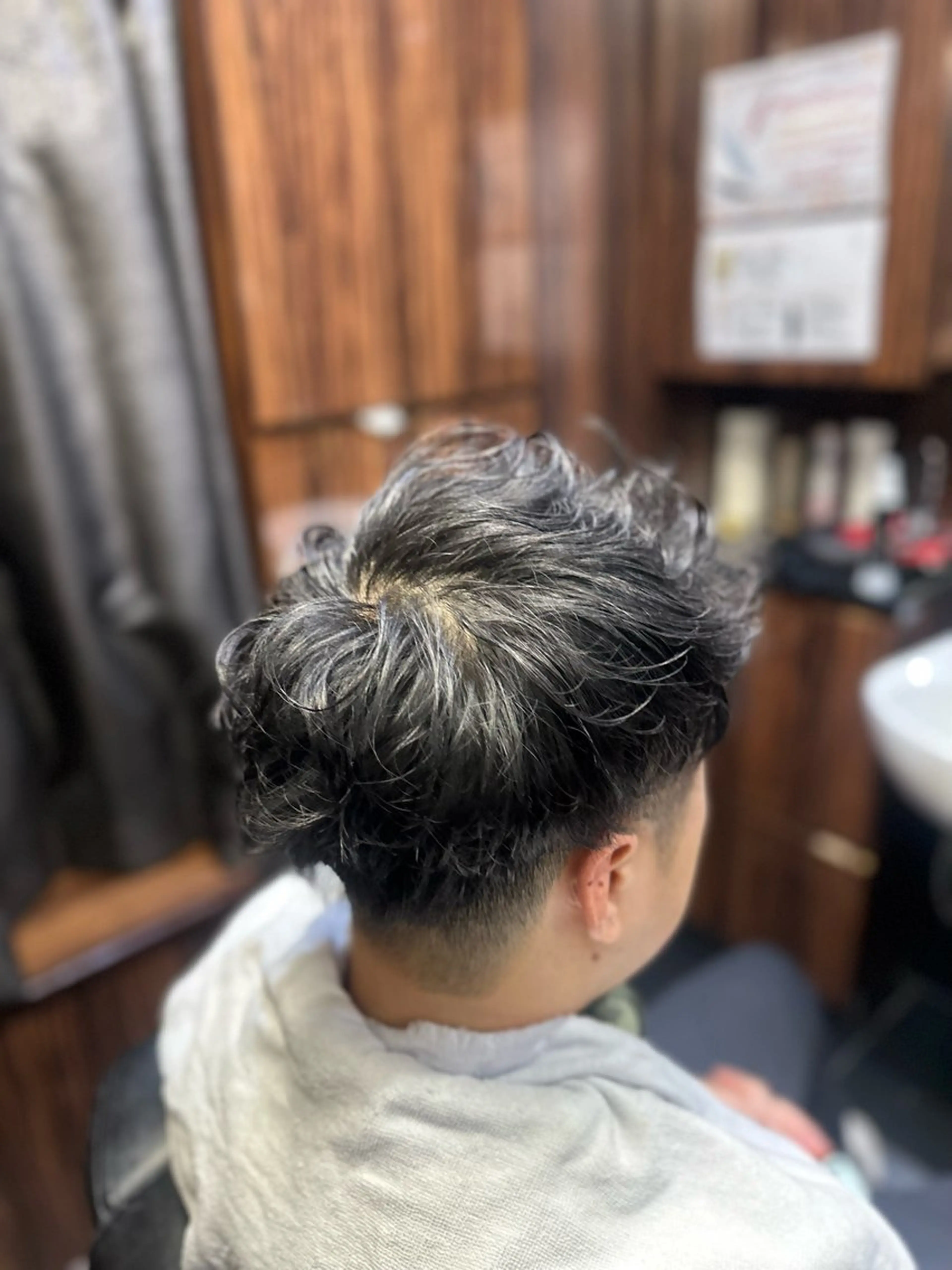 ショート パーマ メンズ ヒロ銀座 東京駅八重洲店所属・【メンズ専門】🔥 カミマンのヘアスタイル