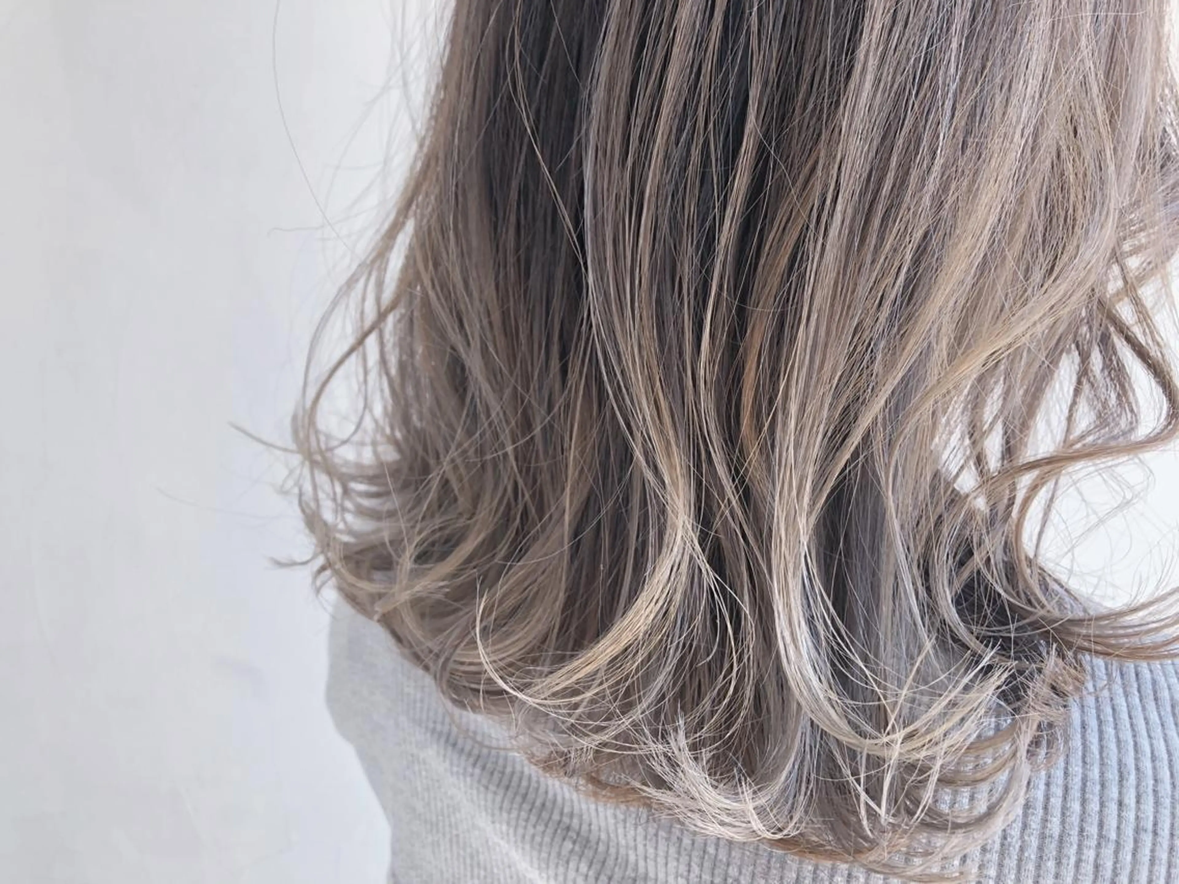 セミロング レイヤーカット 関 京磨のヘアスタイル