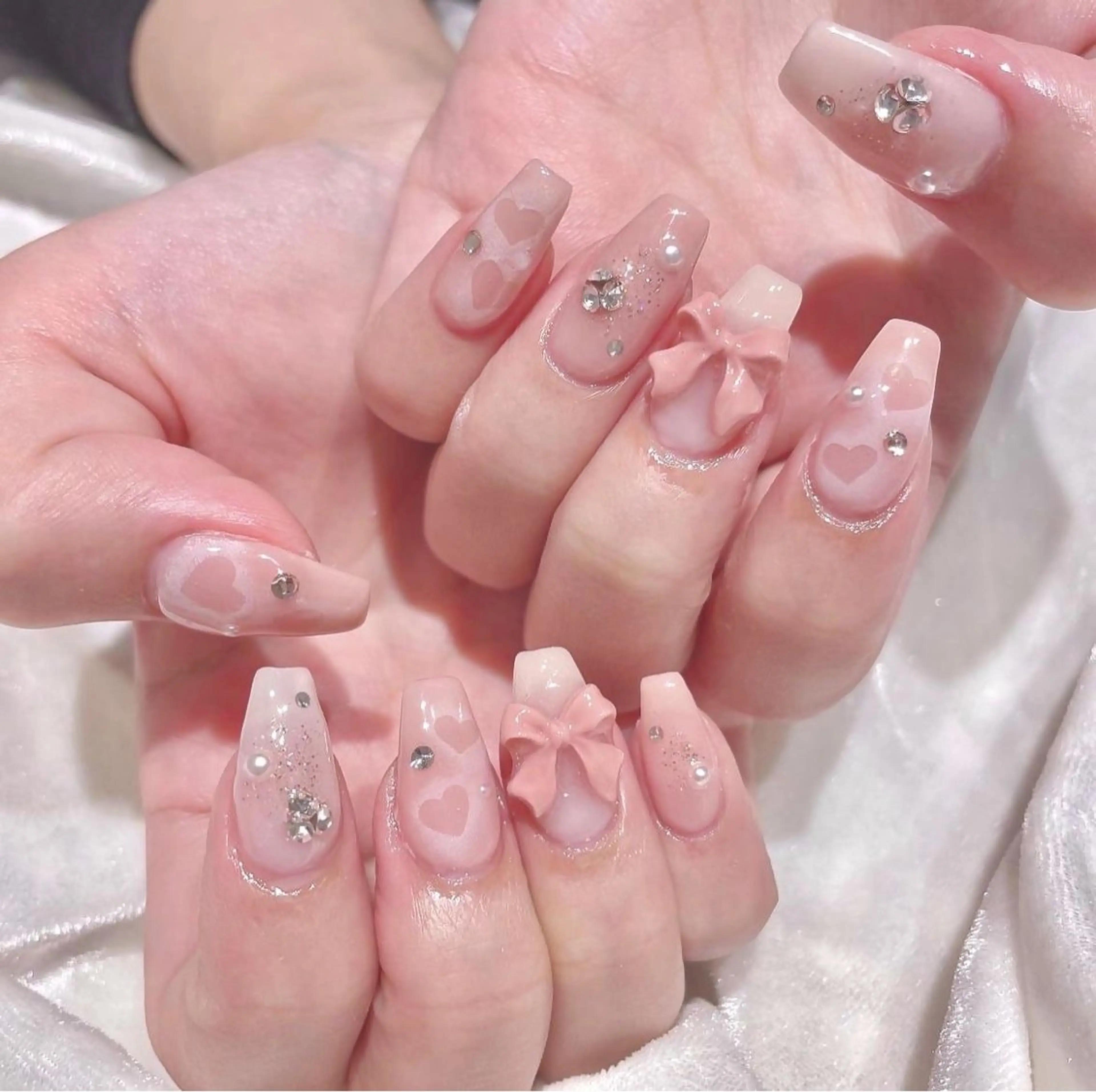 ネイル マグネットネイル ピンク ネイルチップ 冬ネイル クリスマス ハンドネイル Lee Nailsのネイルデザイン