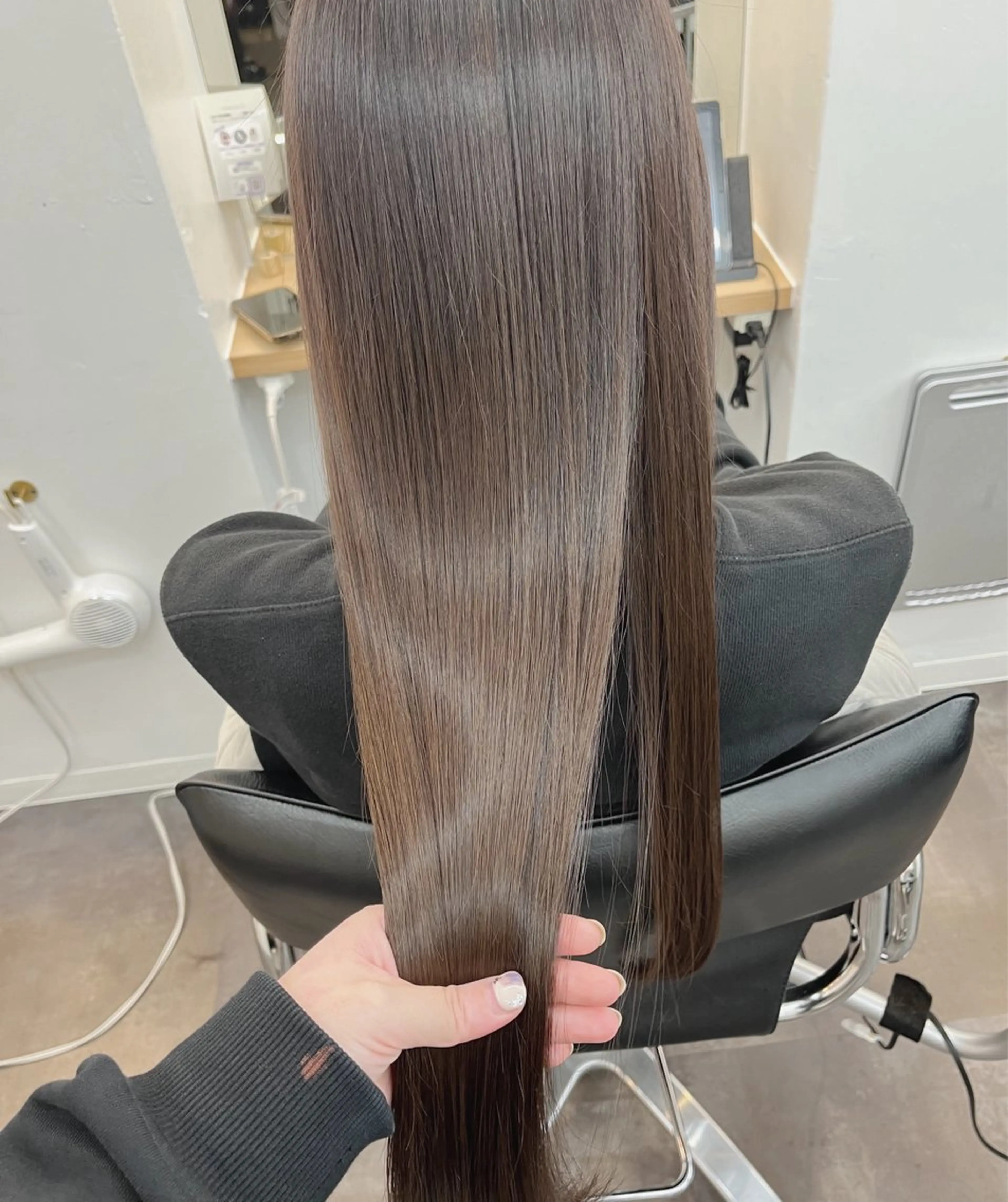 ロング カラー 髪質改善 トリートメント mai🐷髪質改善 🖤透ける暗髪🖤のヘアスタイル