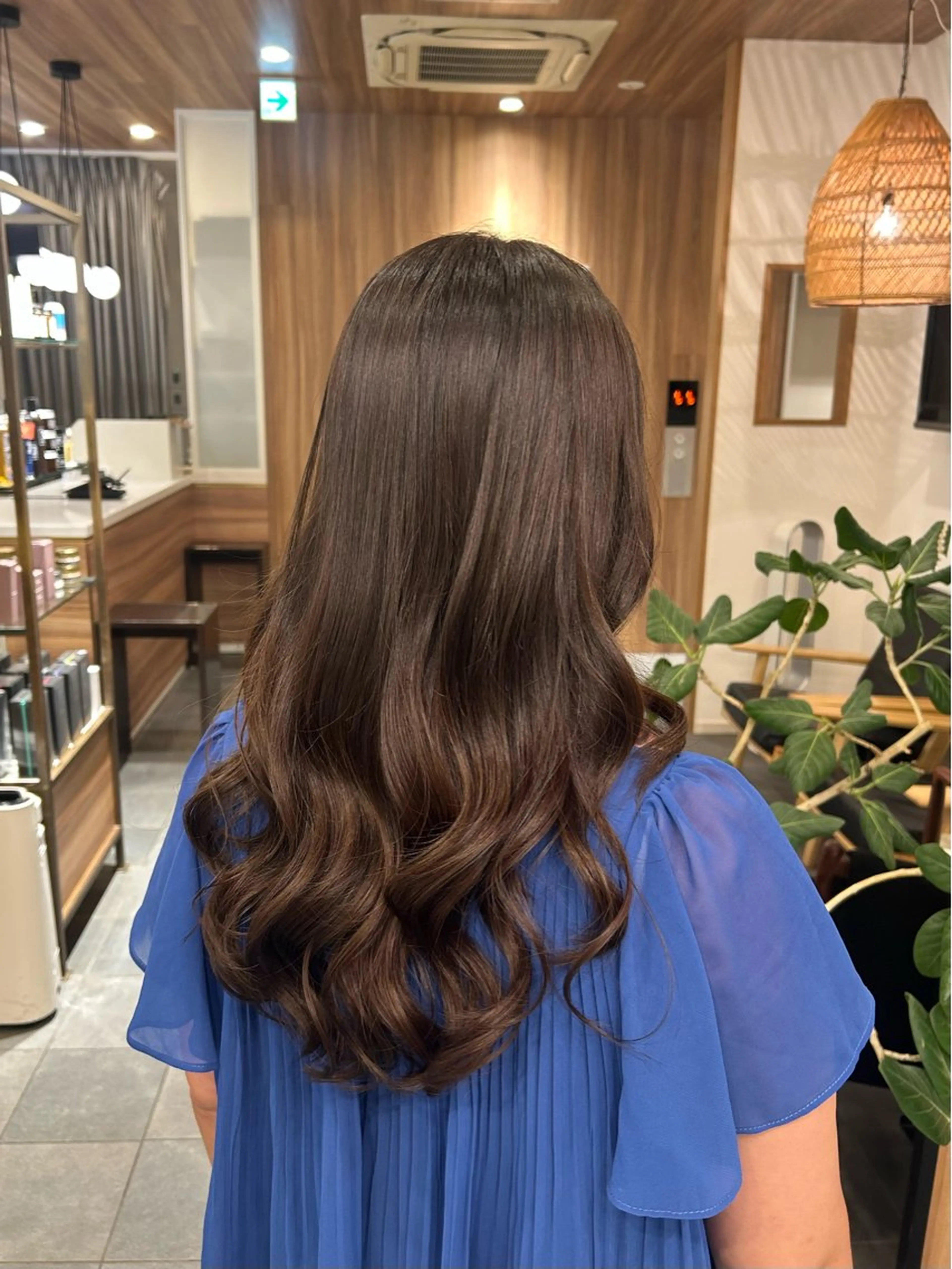 カラー 根本 琴子のヘアスタイル