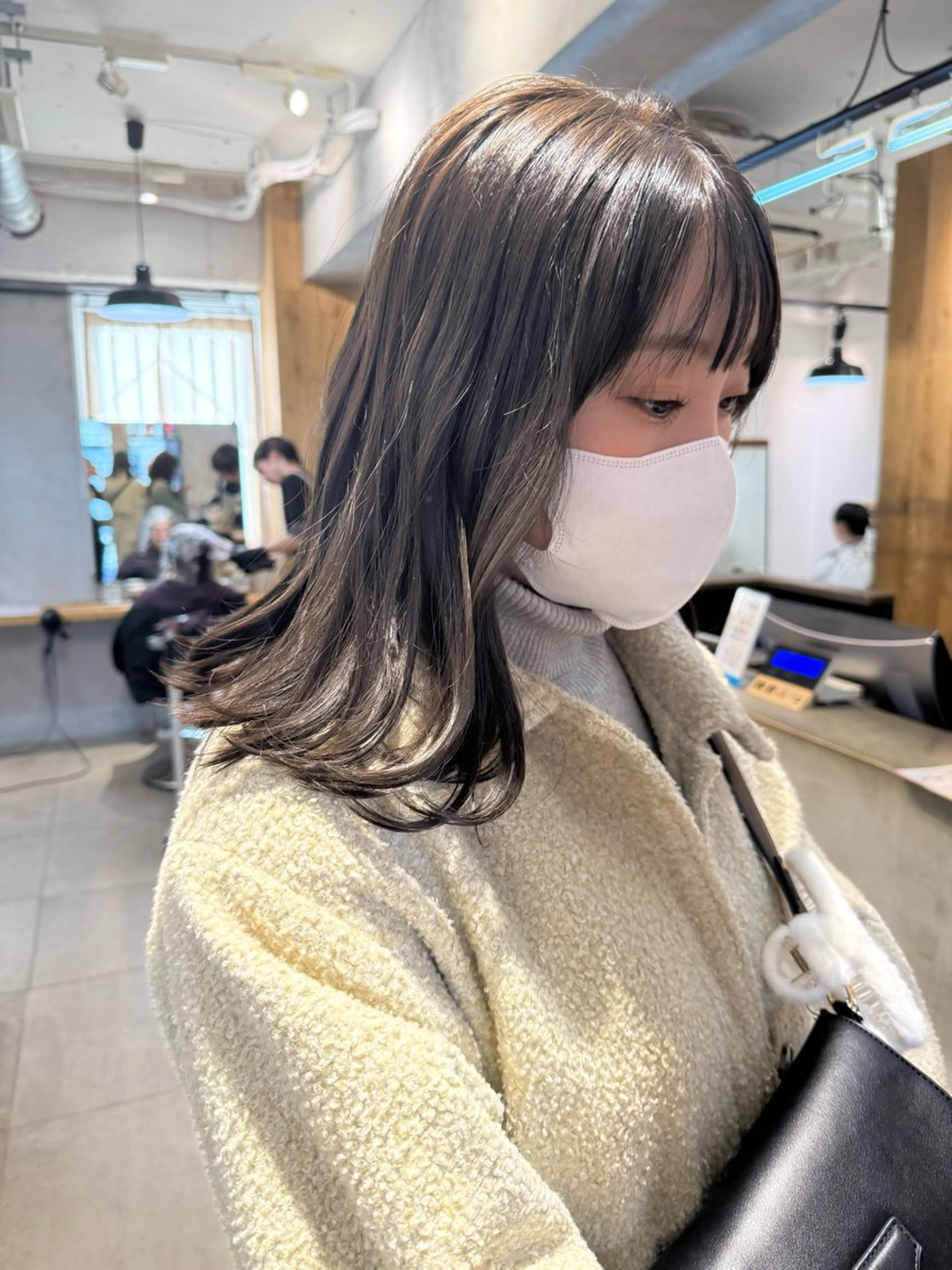 セミロング カラー ミルクティー× グレージュMOMOのヘアスタイル