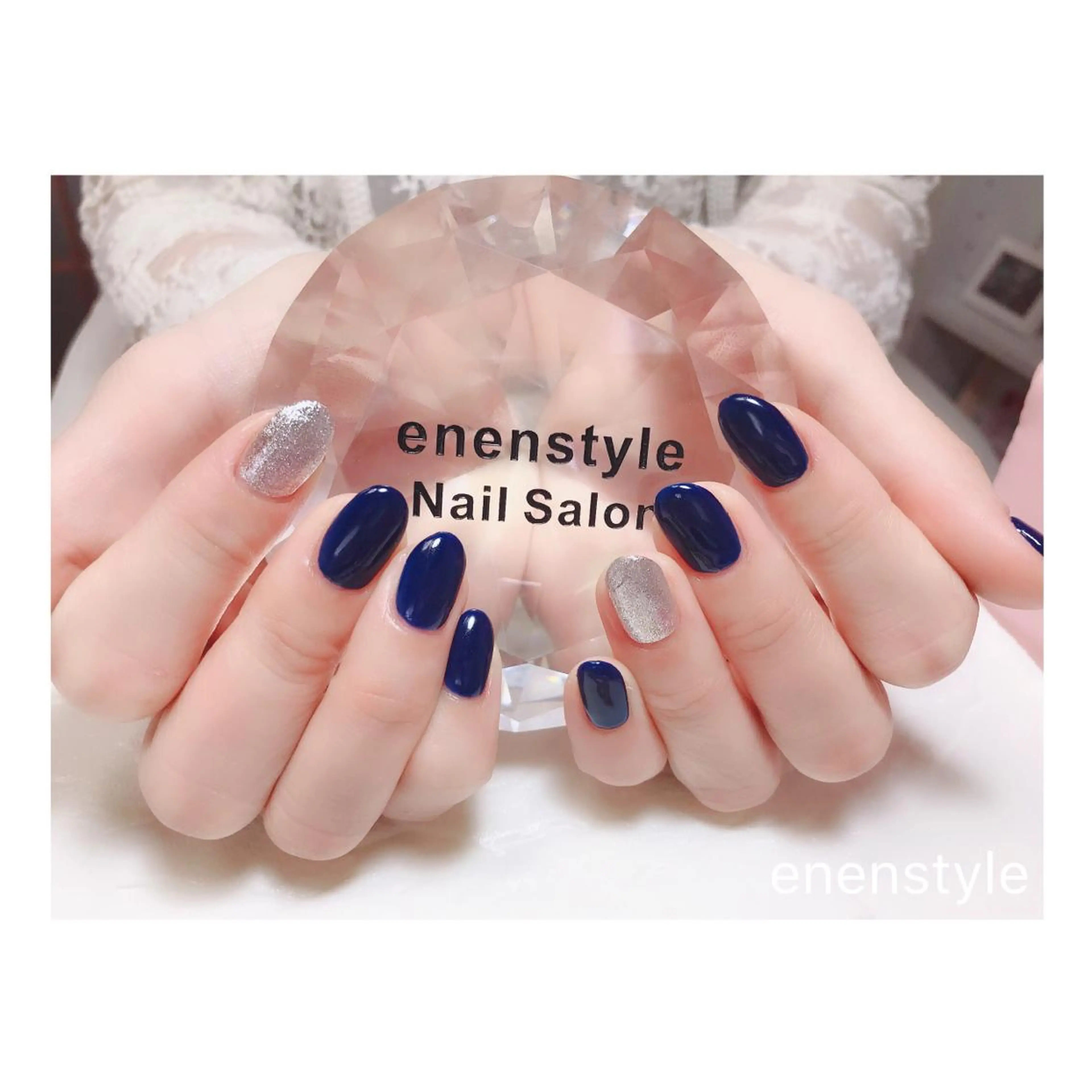 ショート ネイル ジェルネイル ネイビー ニュアンスネイル オフィスネイル シルバー 👑enen style👑のネイルデザイン