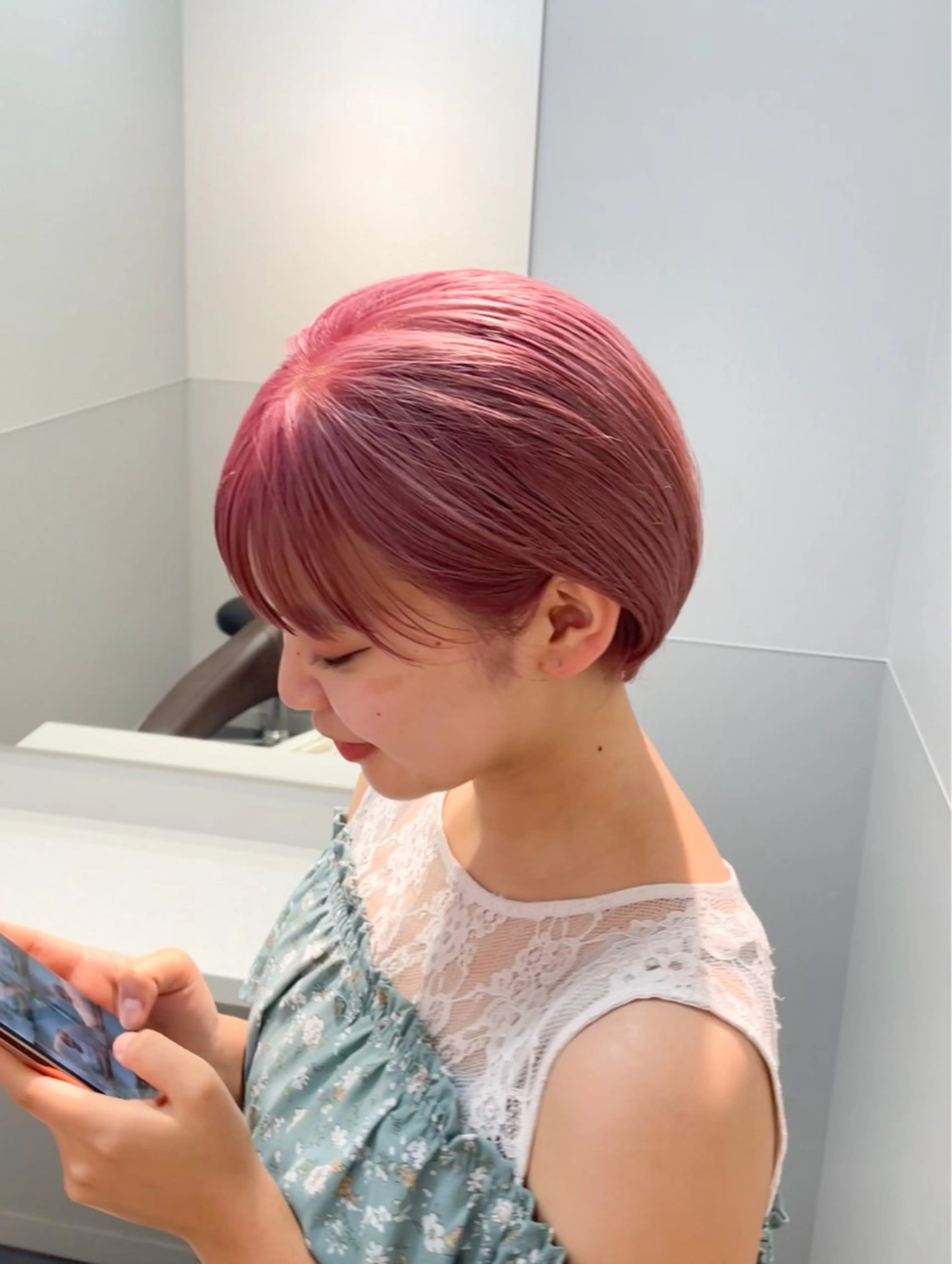 ショート カラー パーマ ヘアアレンジ キッズ ブリーチ ハイライトカラー ハイトーンカラー ハイライト ショートヘア 大人スタイル 太田のヘアスタイル