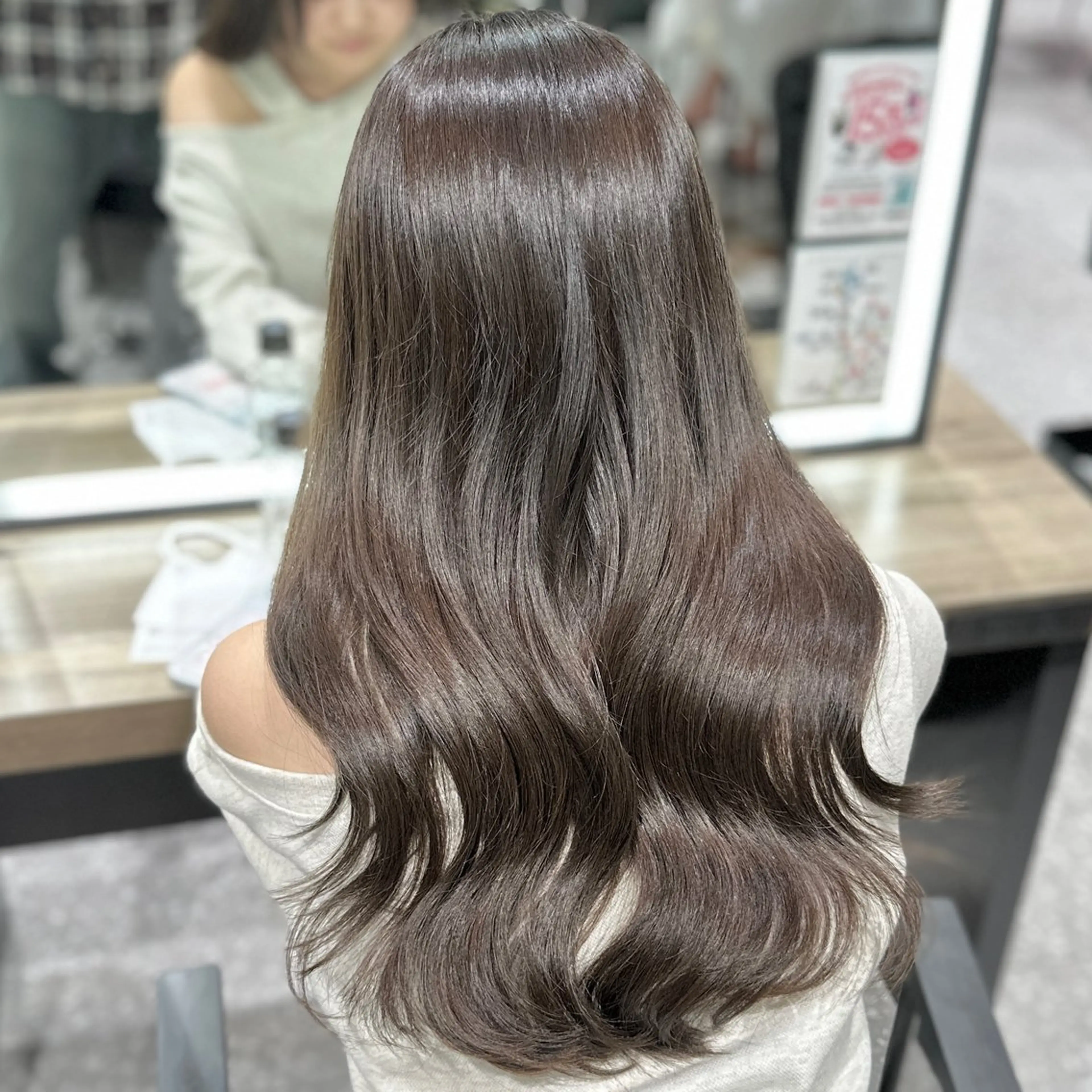 ロング カラー ブリーチ 透明感カラー グレージュ ブリーチなしカラー レイヤー/グレージュ メンズパーマのヘアスタイル