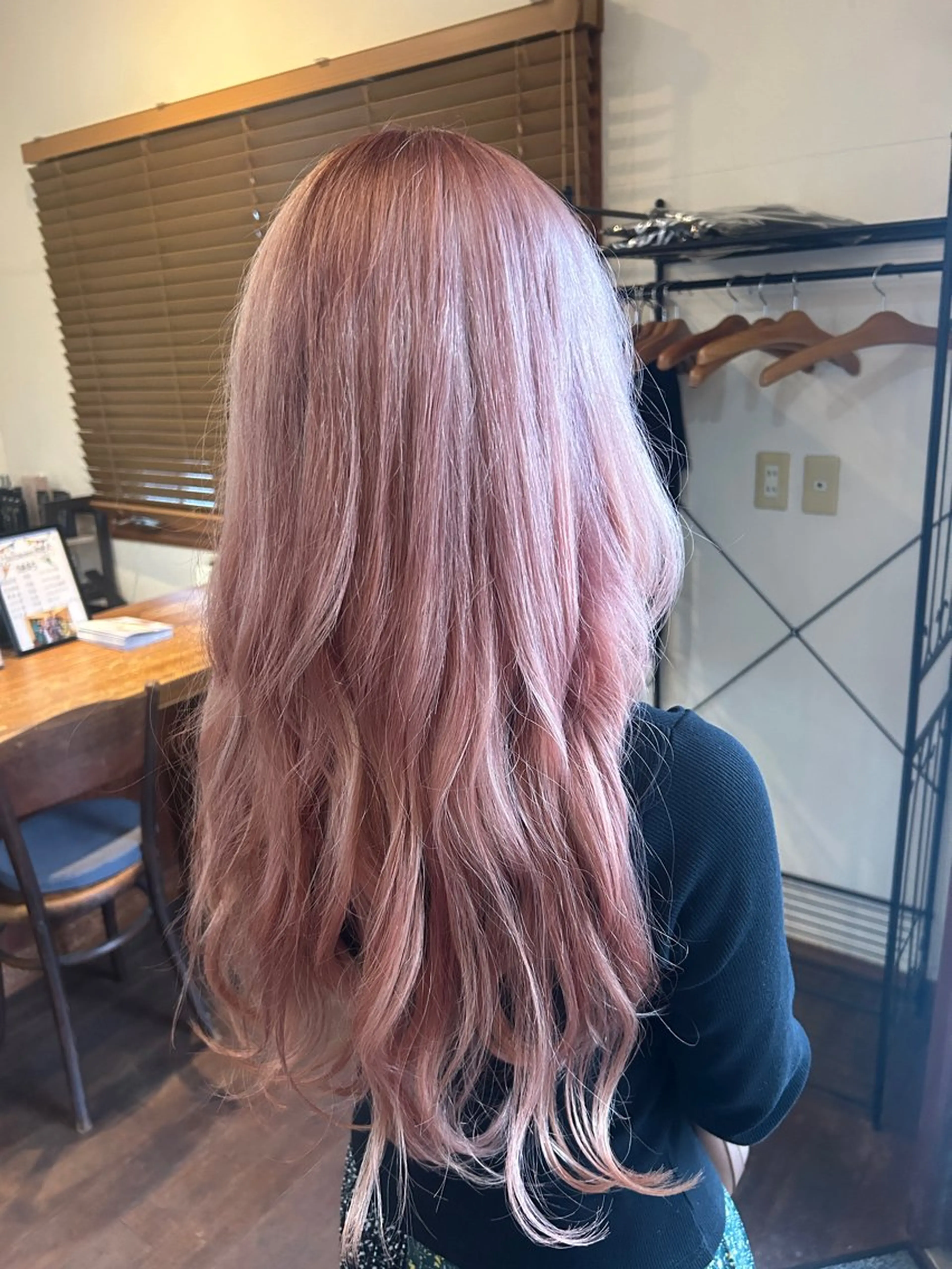 ロング 岡本 妃麗のヘアスタイル