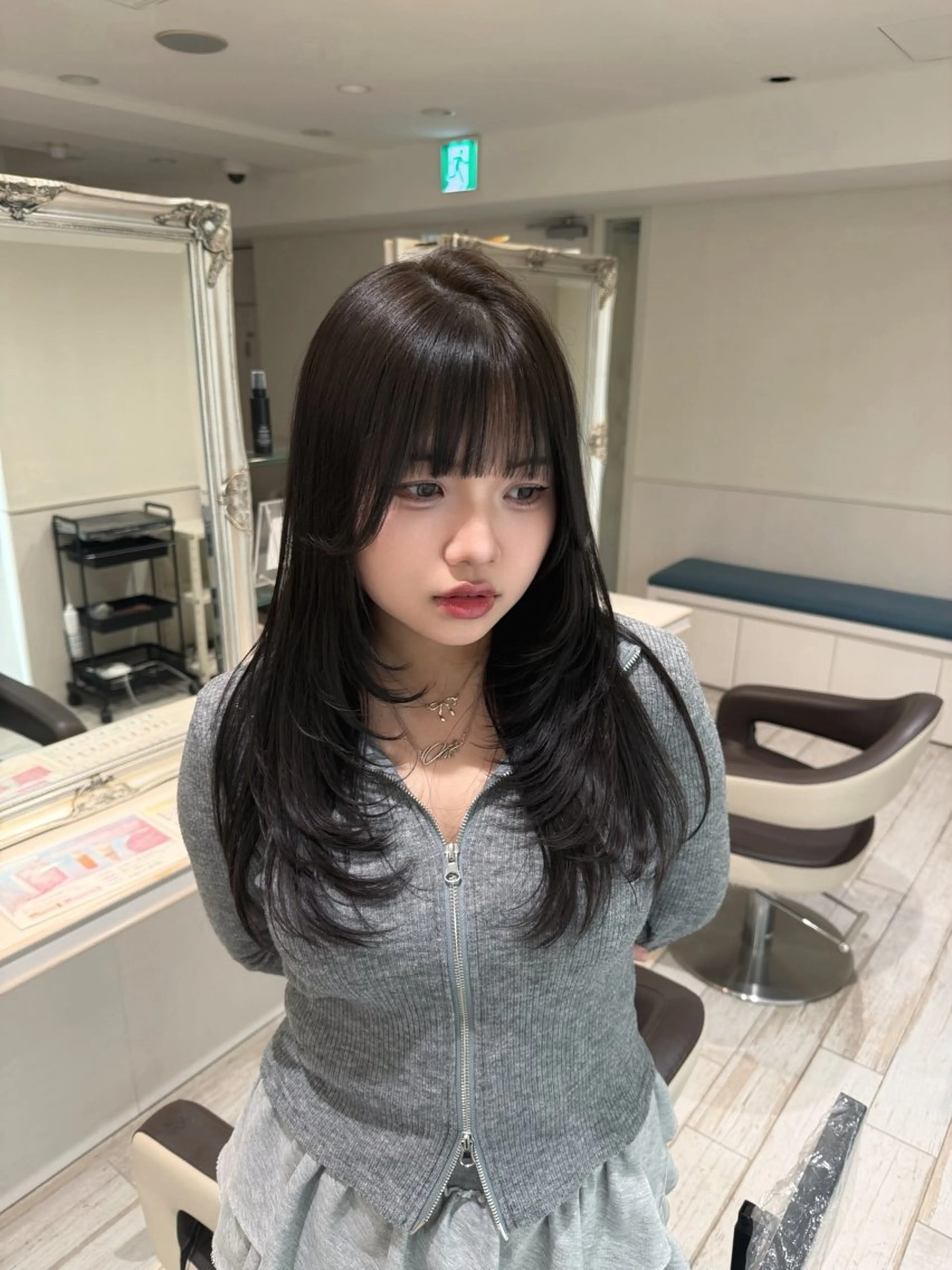 セミロング 顔周りカット レイヤーカット カット 朴 鈴香のヘアスタイル