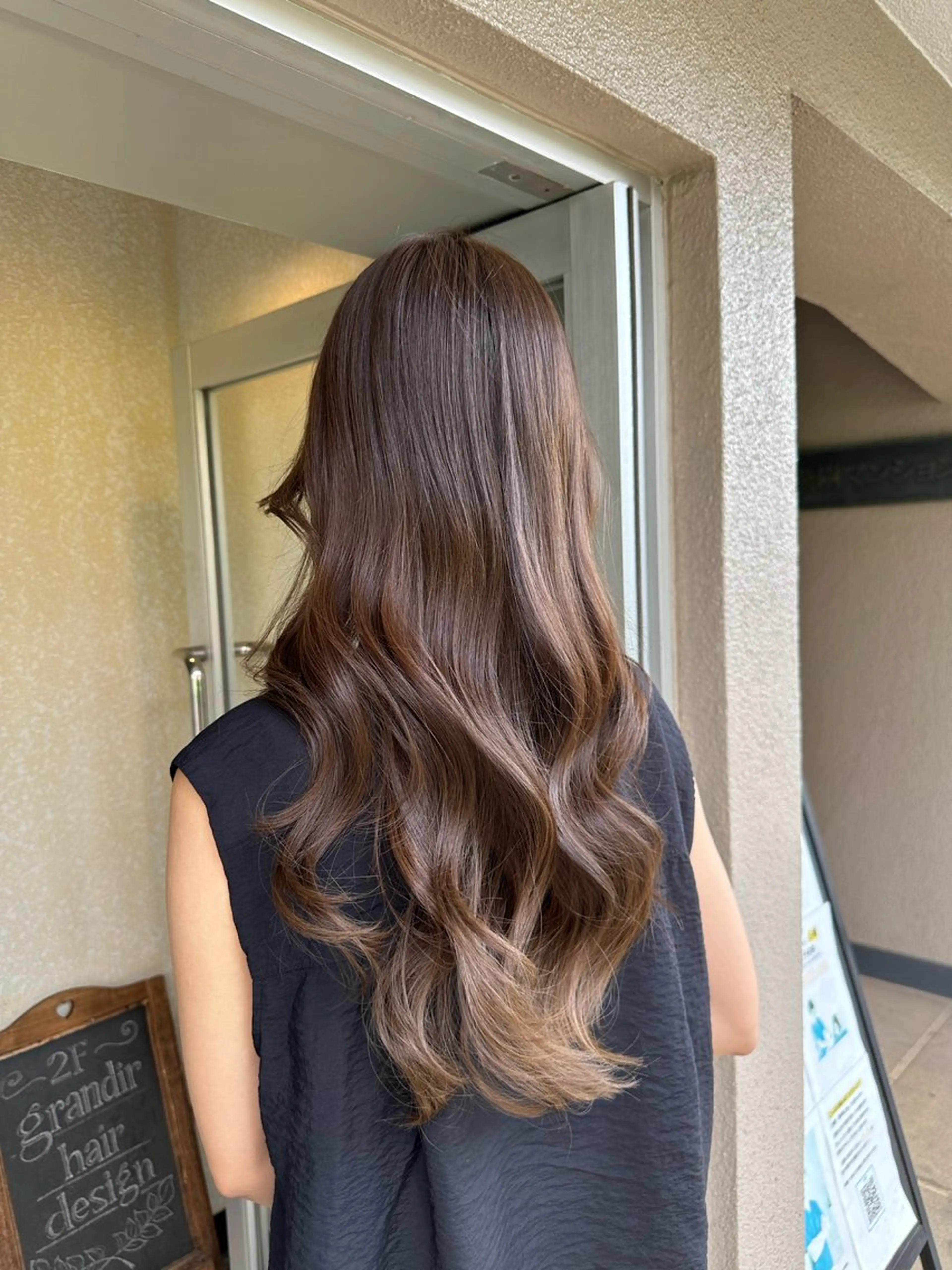 ロング TOMOMI /フロレゾンのヘアスタイル