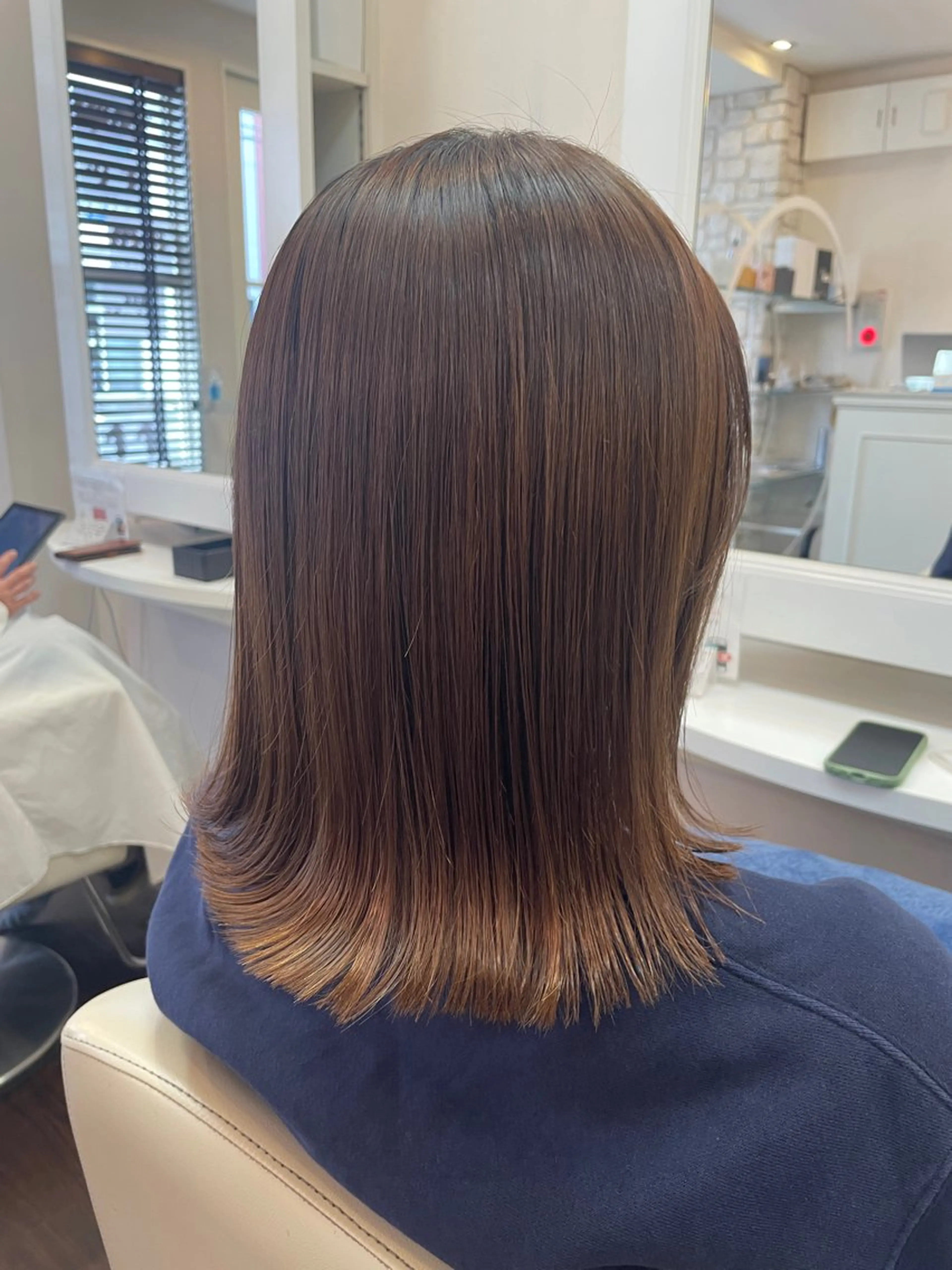 ミディアム カット 秋山 麗奈のヘアスタイル