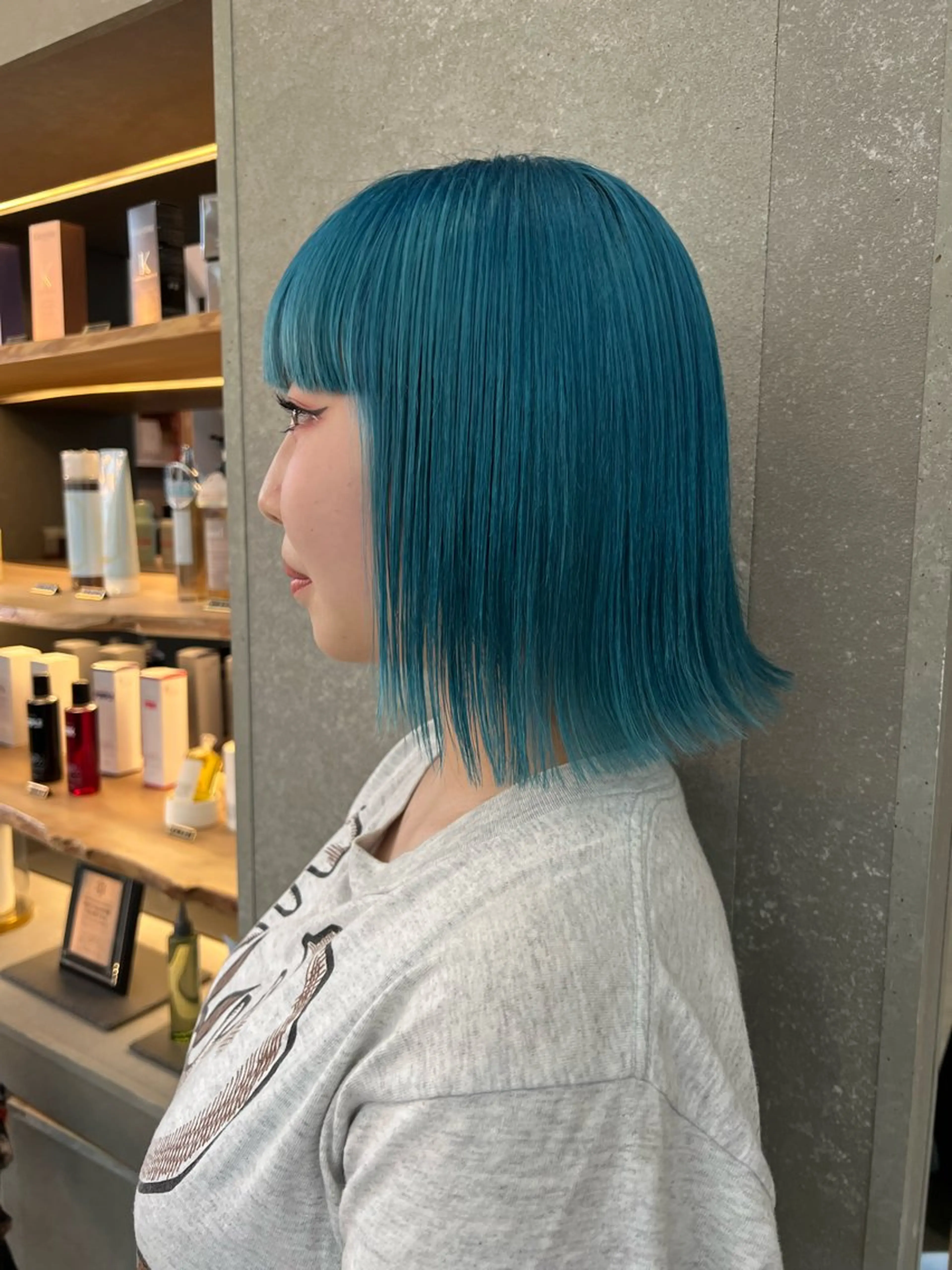 ミディアム カラー ブルーカラー ヘアカラー トリートメント ブリーチ特化 梅田本多翔のヘアスタイル