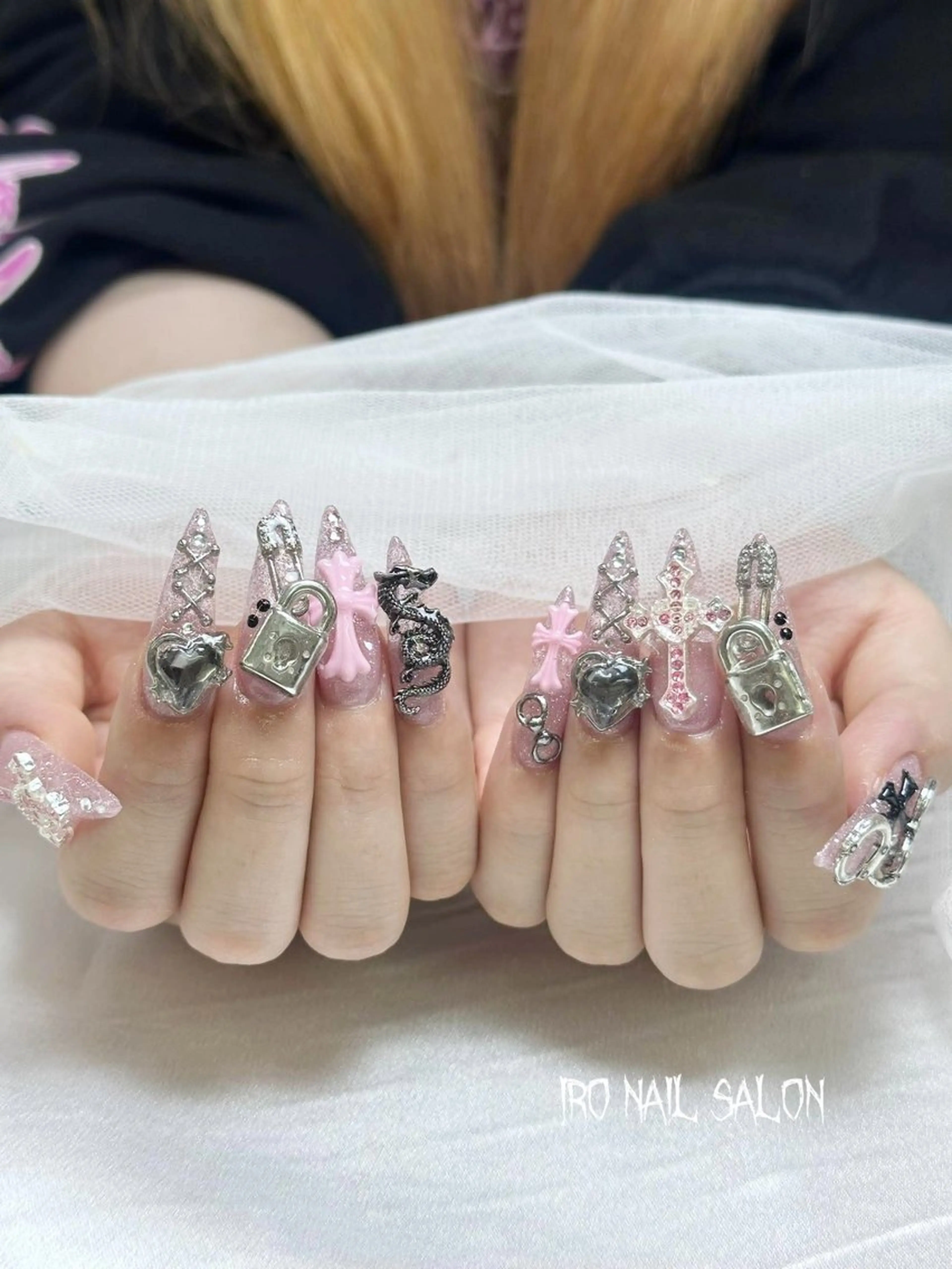 ネイル ハンドネイル IRO Nail Studioのネイルデザイン
