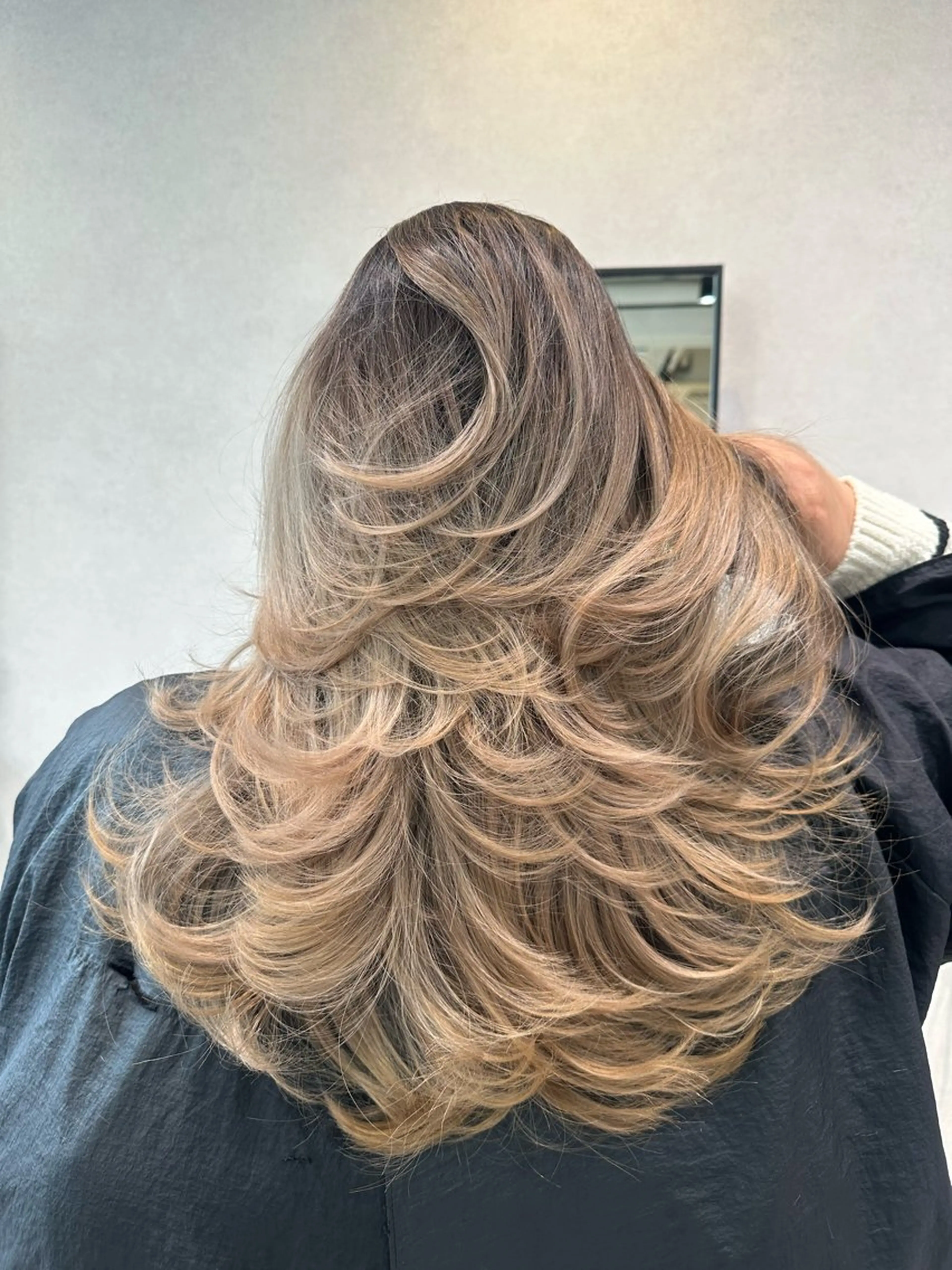 ロング レイヤーカット ヘアカラー 木田哲平/ブロンド バレイヤージュのヘアスタイル