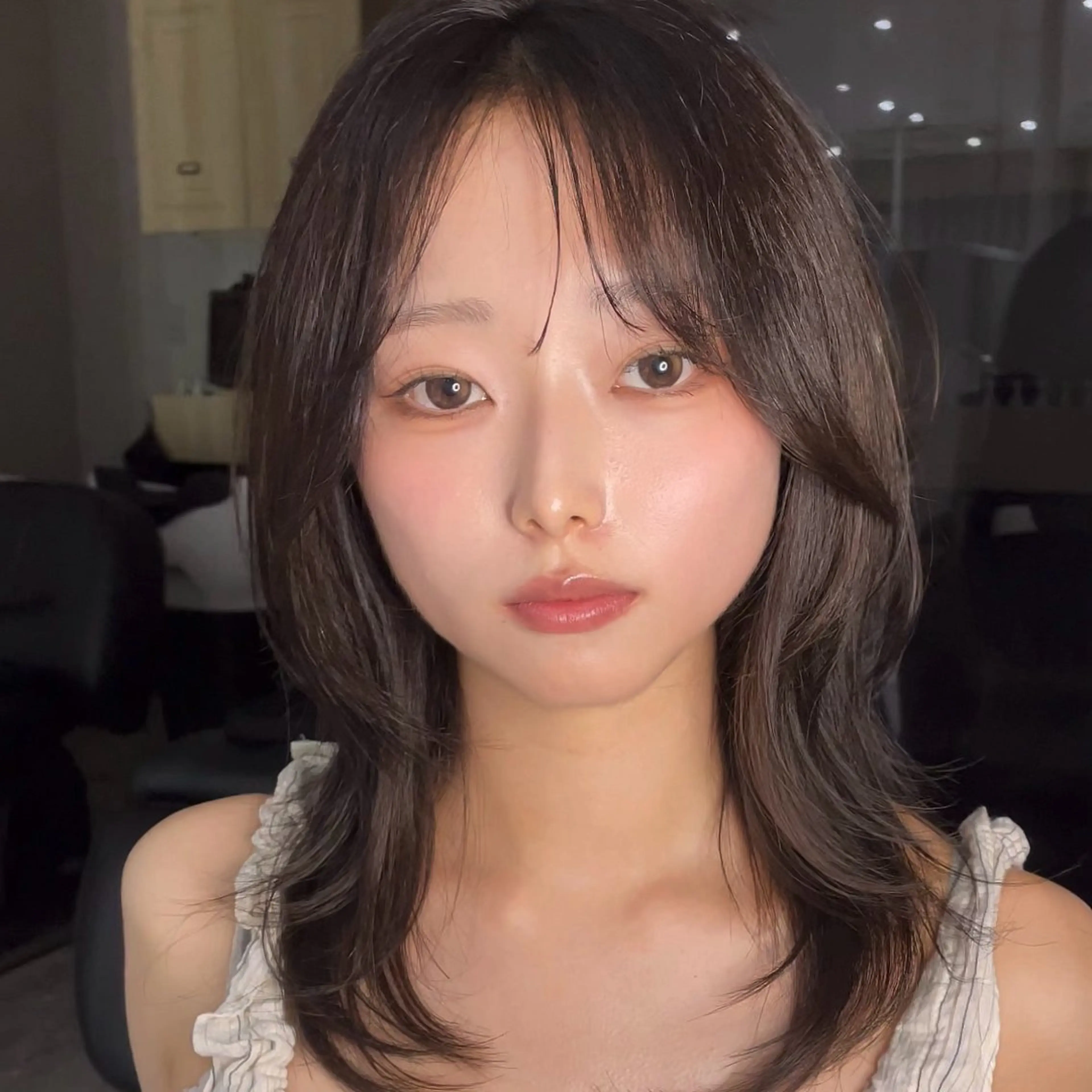 ミディアム ケアカラー ハッシュカット ハイレイヤー 髪質改善 韓国風ヘア カット ヘアカラー トリートメント ヘッドスパ ヘアセット ハッシュカット🖤✨ 顔周り/韓国ヘアのヘアスタイル