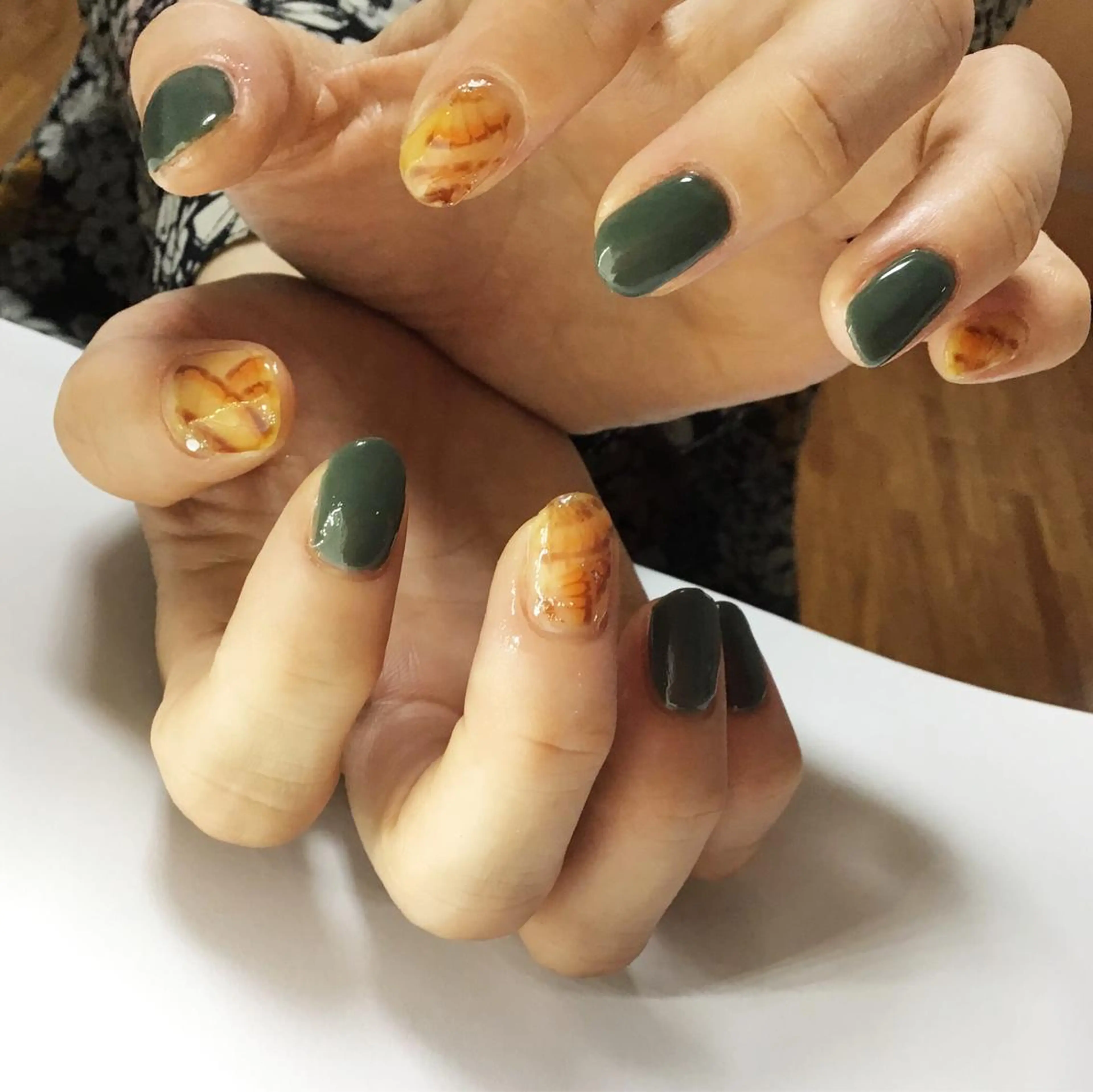 ネイル べっ甲ネイル ピーコックネイル gui amichanのネイルデザイン