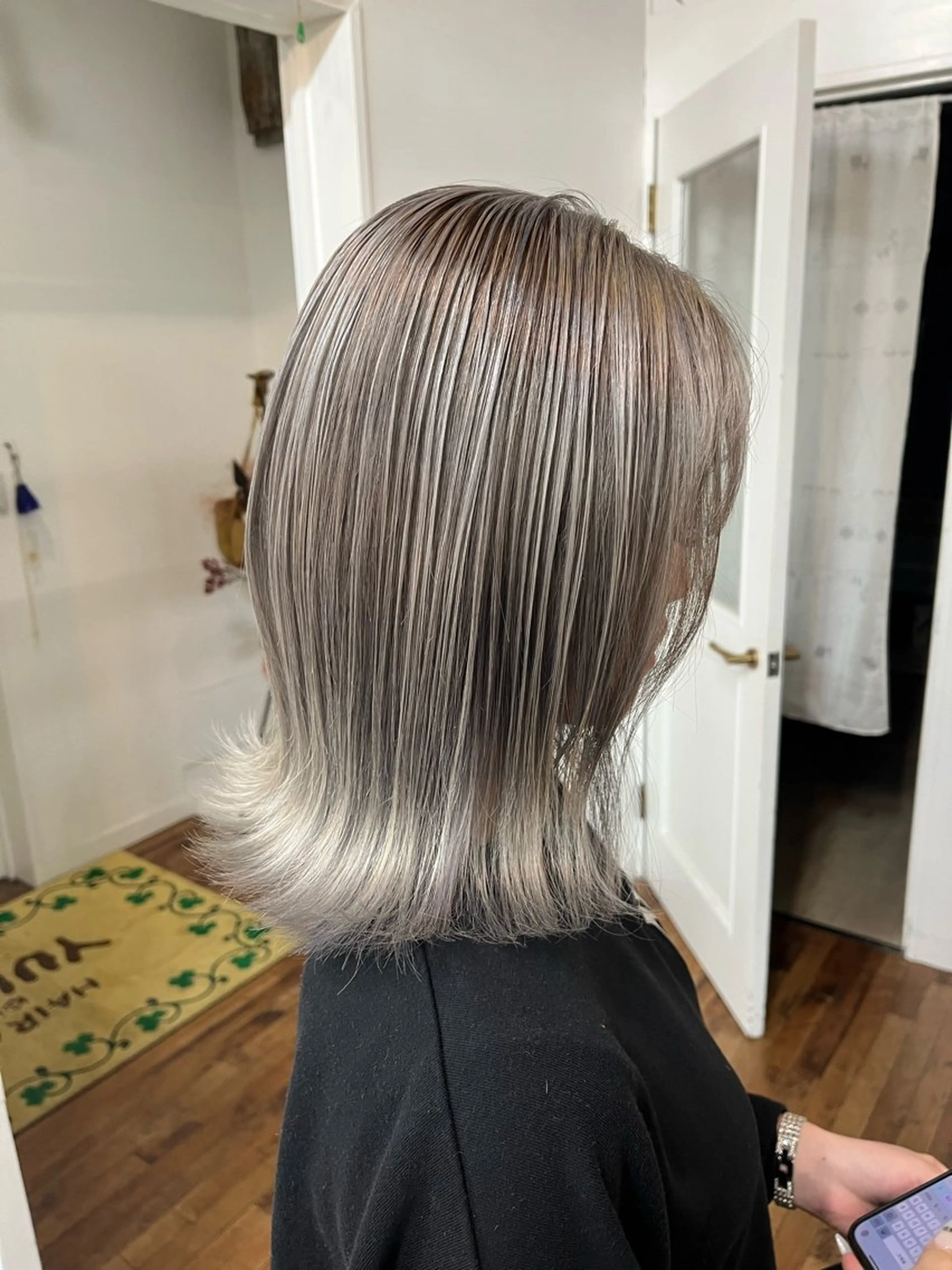 ミディアム カラー バレイヤージュ グラデーションカラー ハイライトカラー シルバー ハイライト カット ヘアカラー トリートメント YUIMARL 倉敷店🌸SAEのヘアスタイル