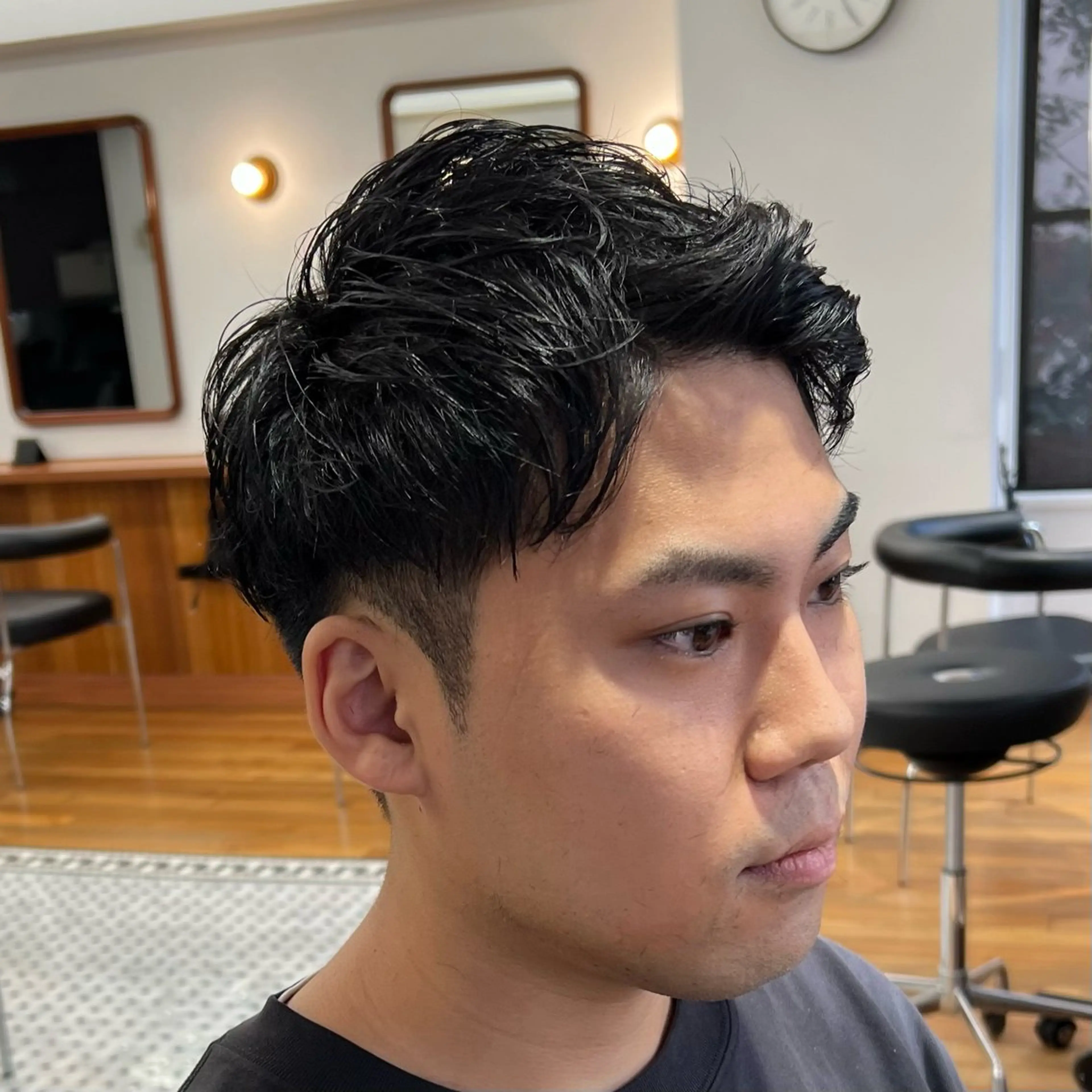 ショート メンズ アップバング 刈り上げ ショートヘア カット メンズカット✂️ スキンフェード伊藤陸のヘアスタイル