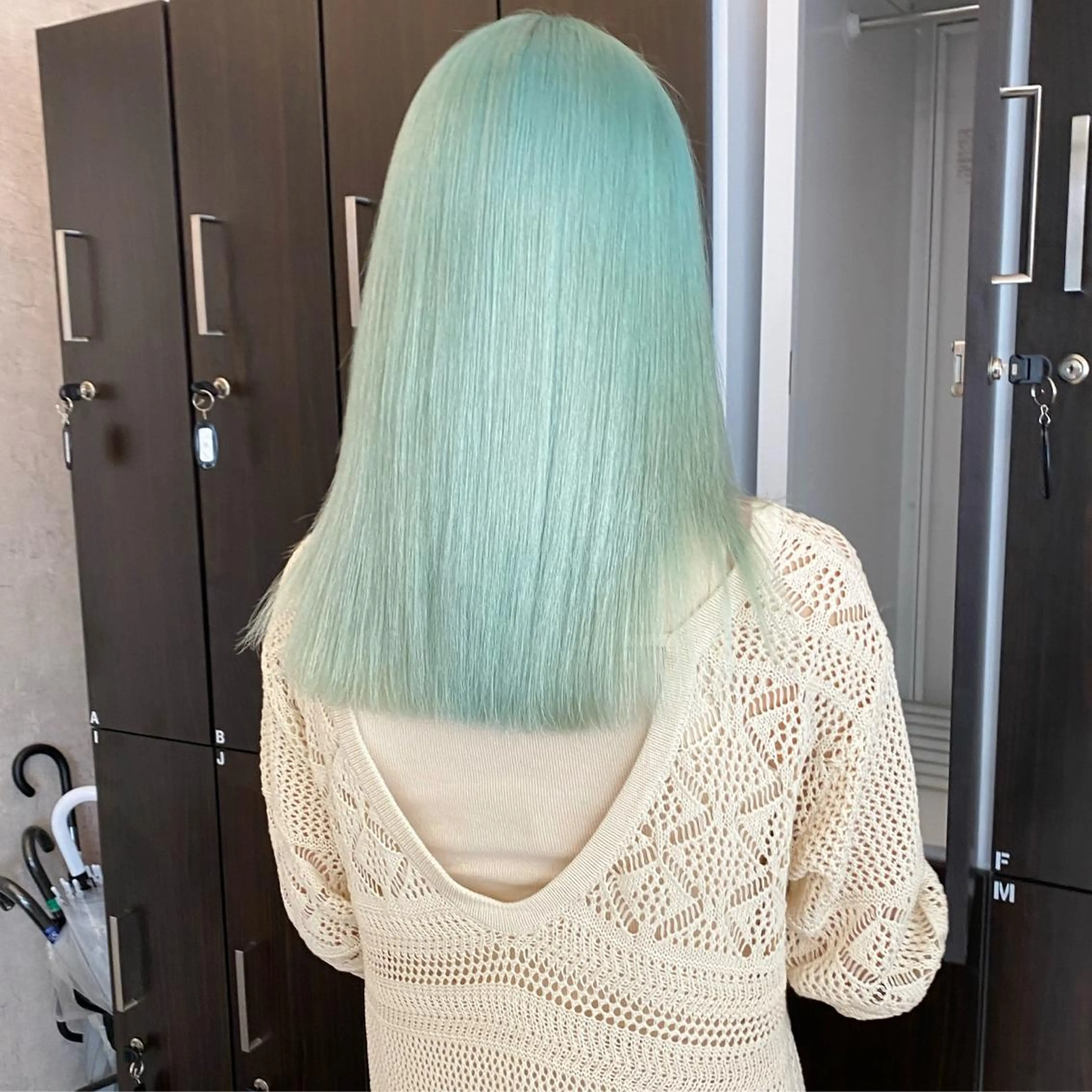 ロング カラー ブリーチ ミント ミントグリーン 髙橋 玲渚のヘアスタイル