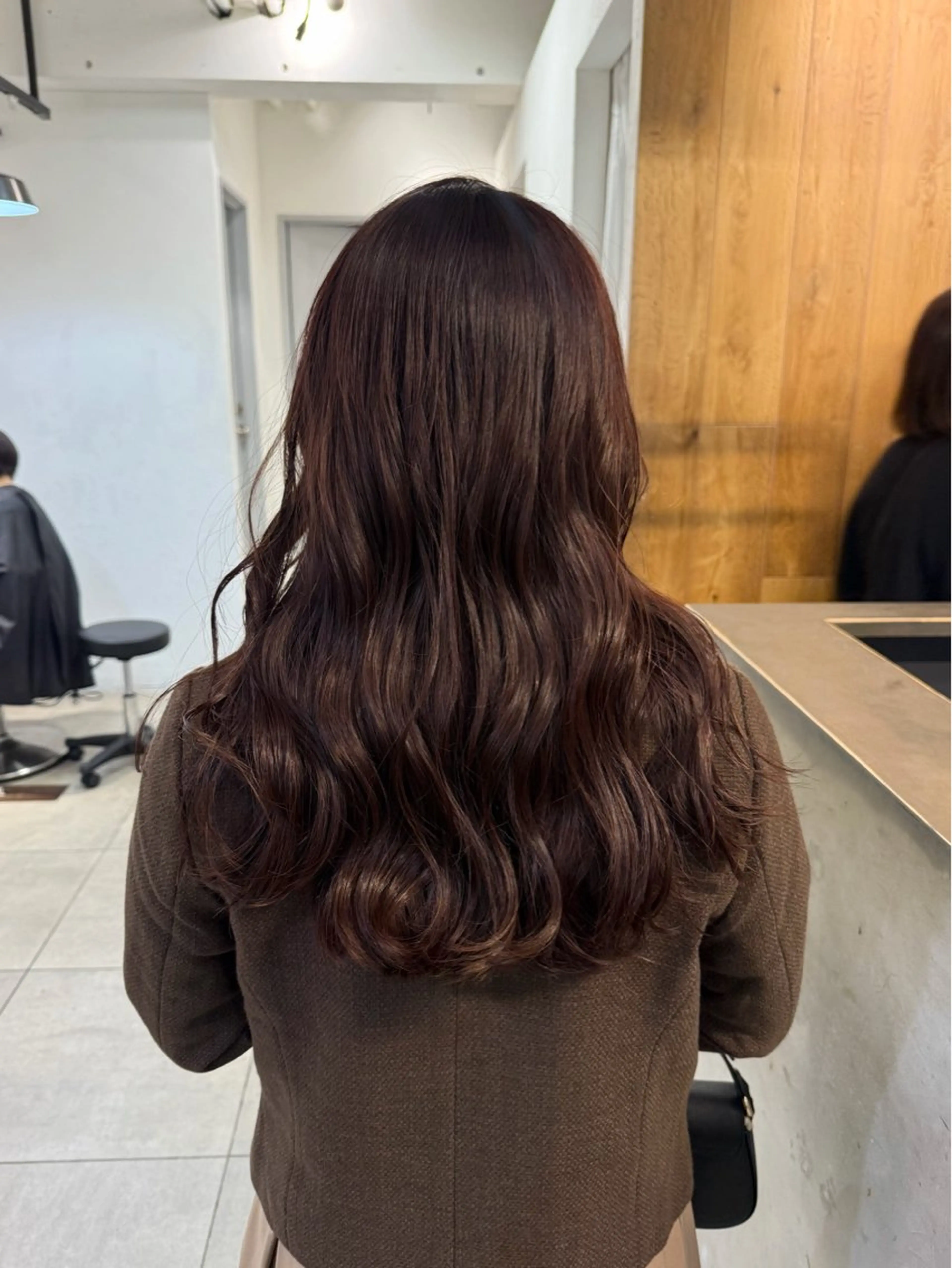 セミロング カラー ミルクティー× グレージュMOMOのヘアスタイル