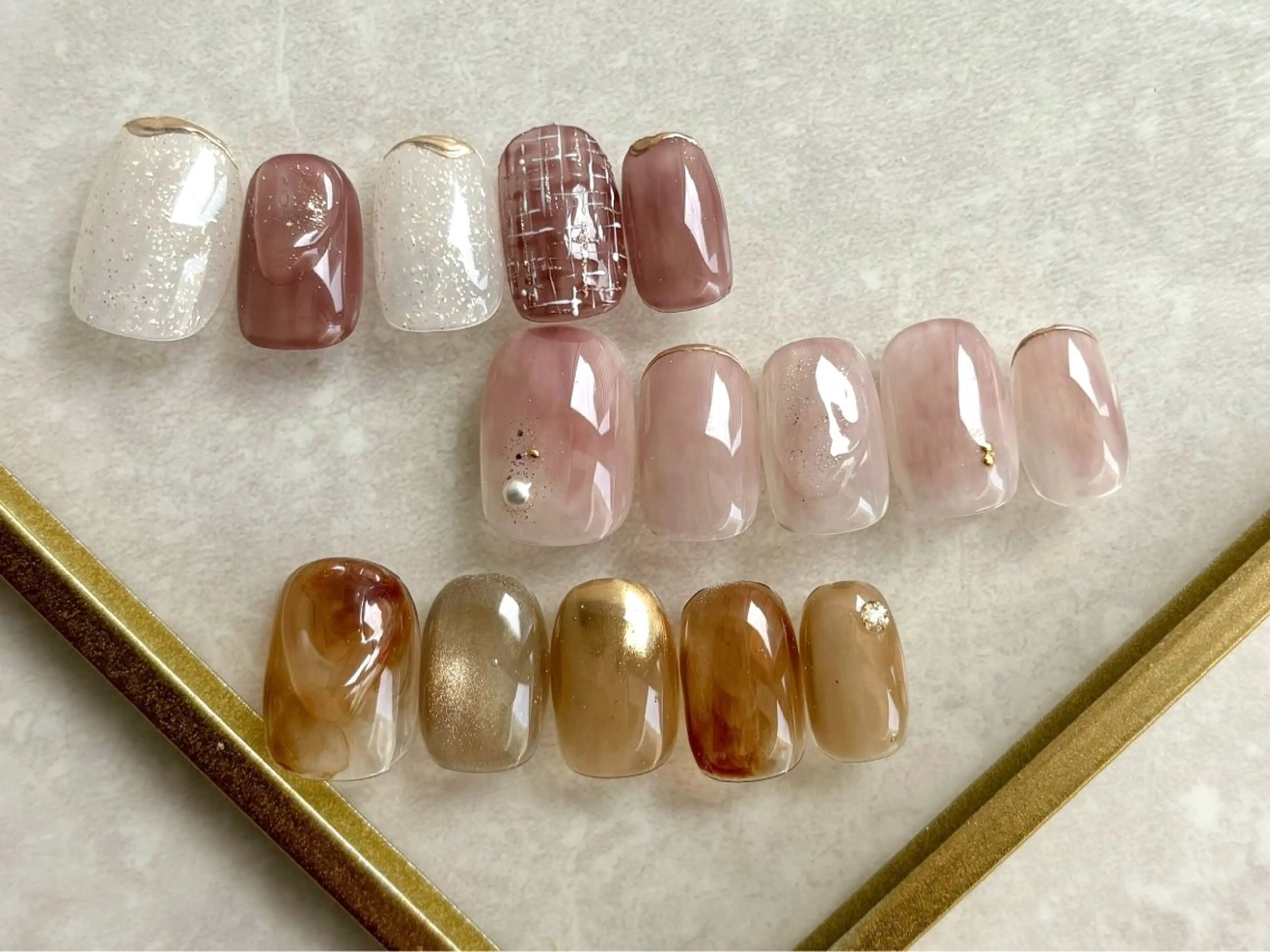 ネイル ニュアンスネイル aoi .のネイルデザイン