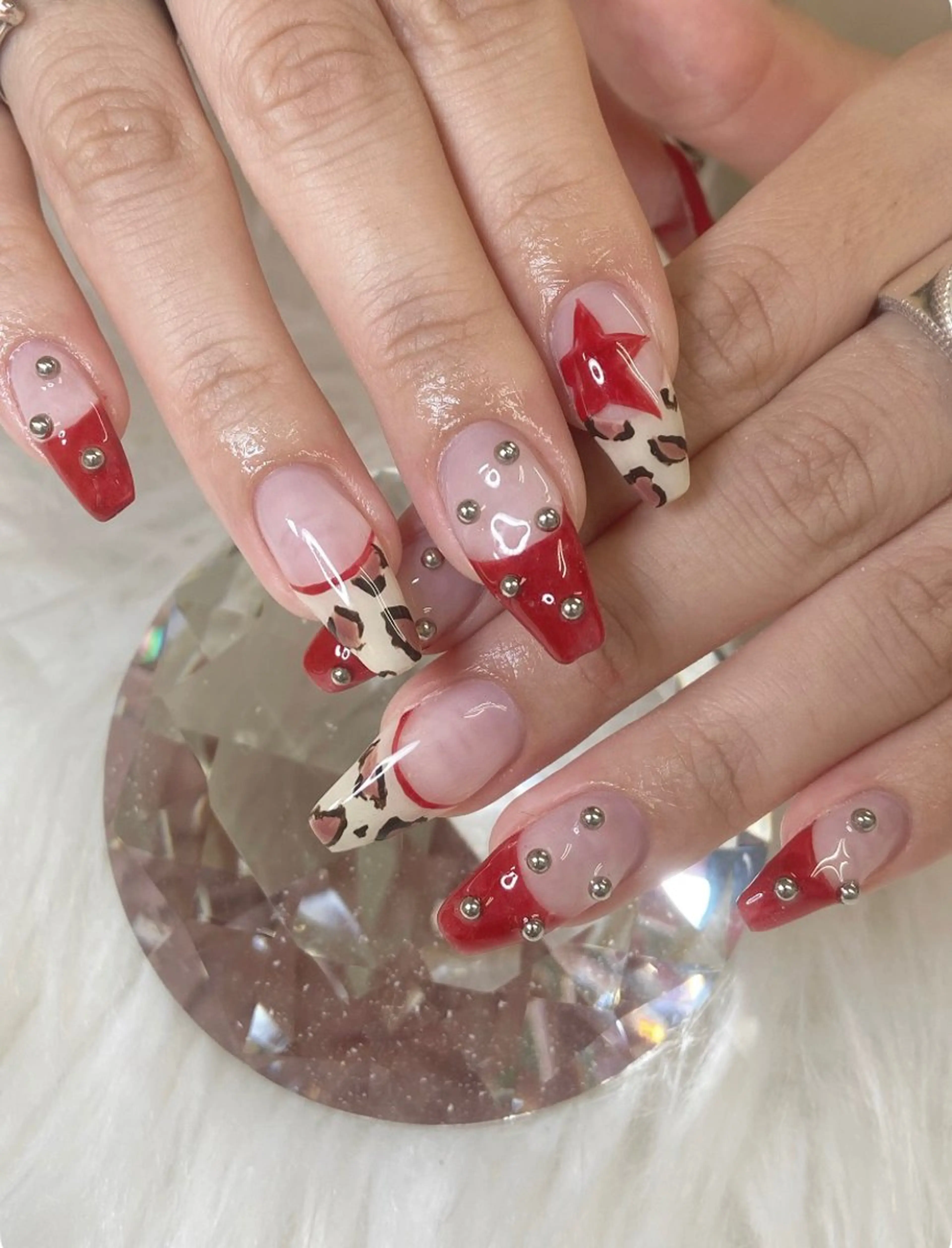 ネイル アニマル柄 アートネイル フレンチネイル キラキラネイル 韓国ネイル ハンドネイル Kanako 💫のネイルデザイン