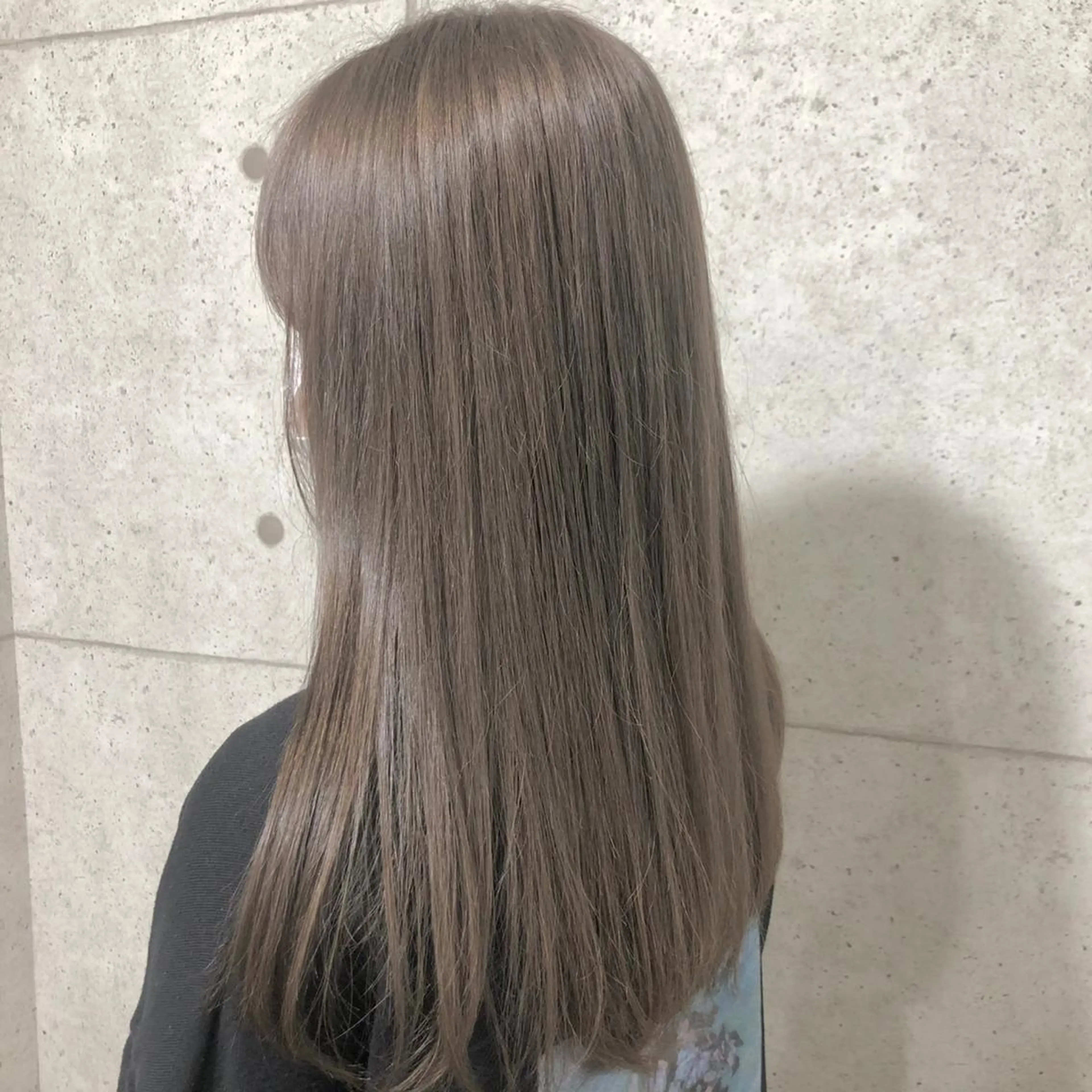 セミロング カラー miki 🦎のヘアスタイル