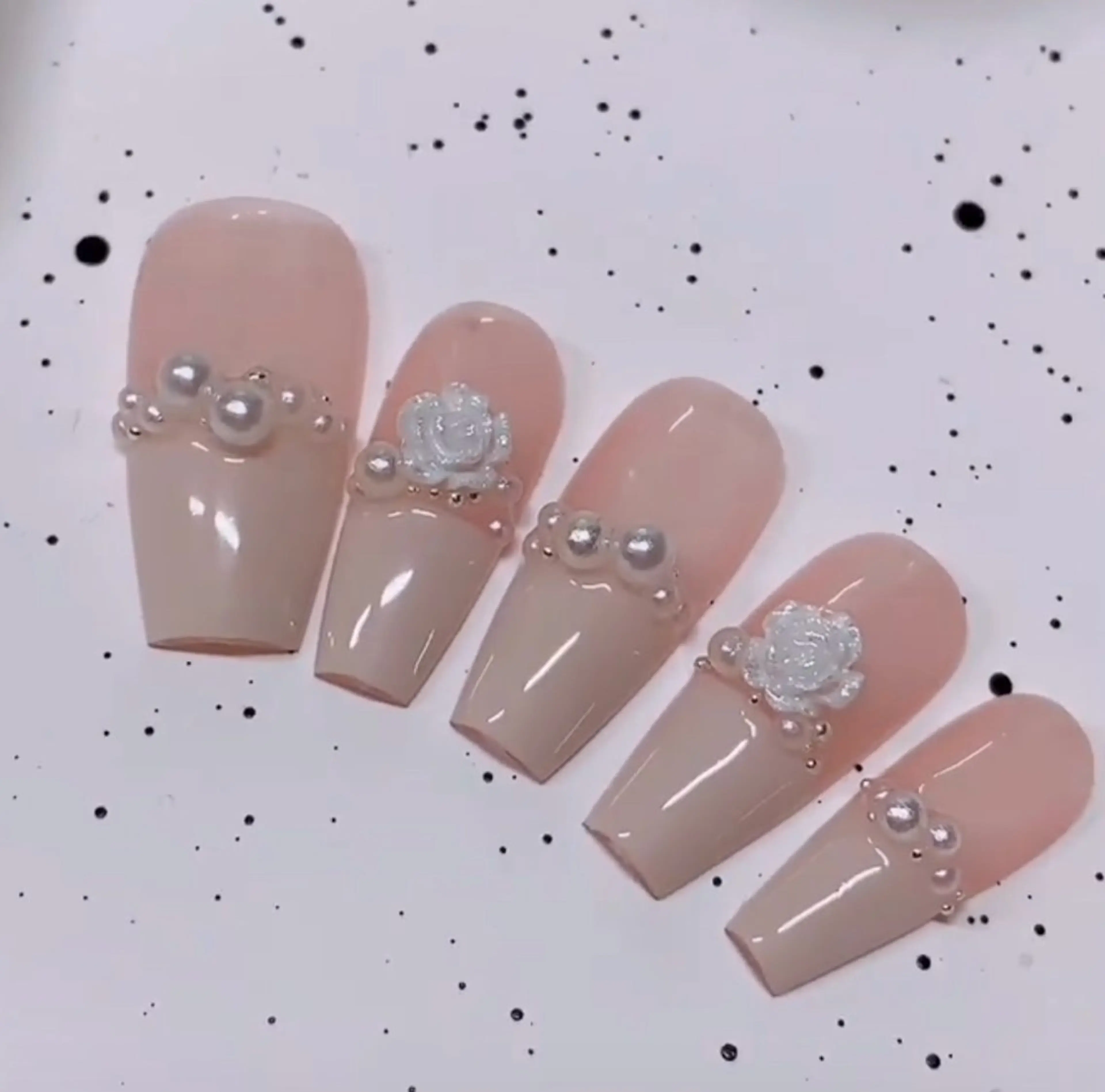 ネイル アートネイル チークネイル 長さ出し フットネイル ジェルネイル 山田 由奈のネイルデザイン