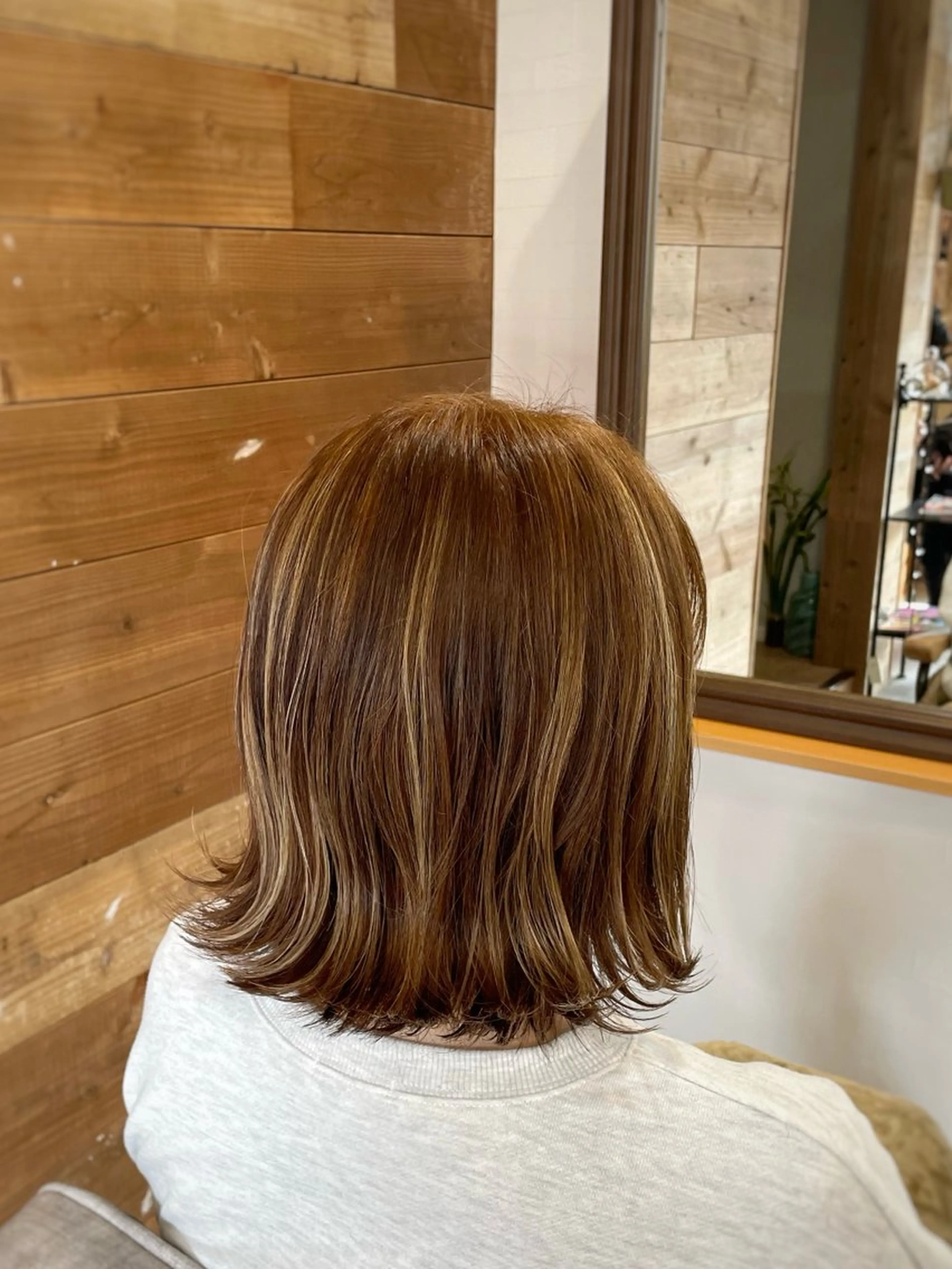 ミディアム カット ヘアカラー トリートメント Ｙｕｉ ／ＫＹＯＫＯのヘアスタイル