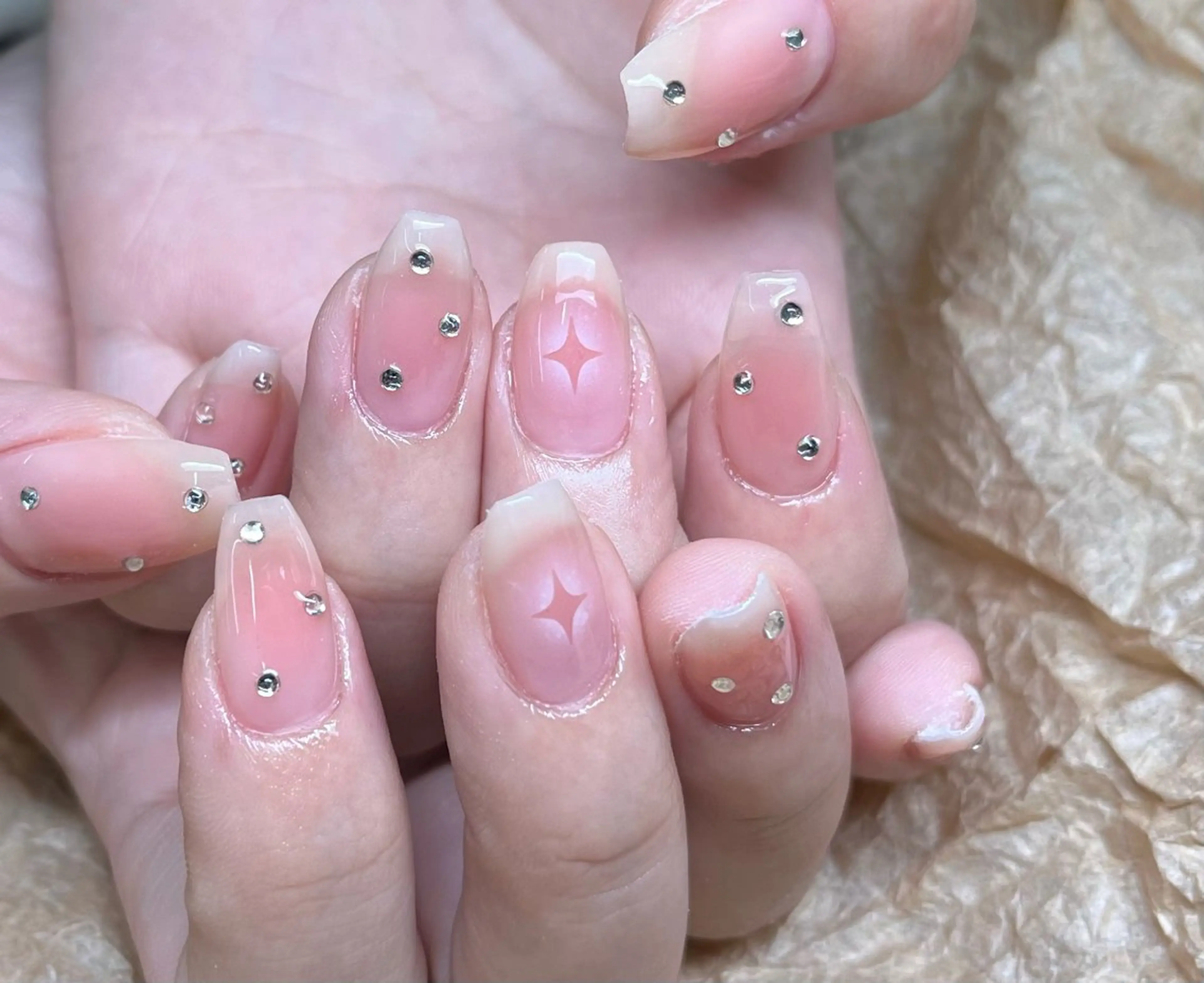 ネイル チークネイル ワンホンネイル ハンドネイル ToliyDeliy Nail Salonのネイルデザイン