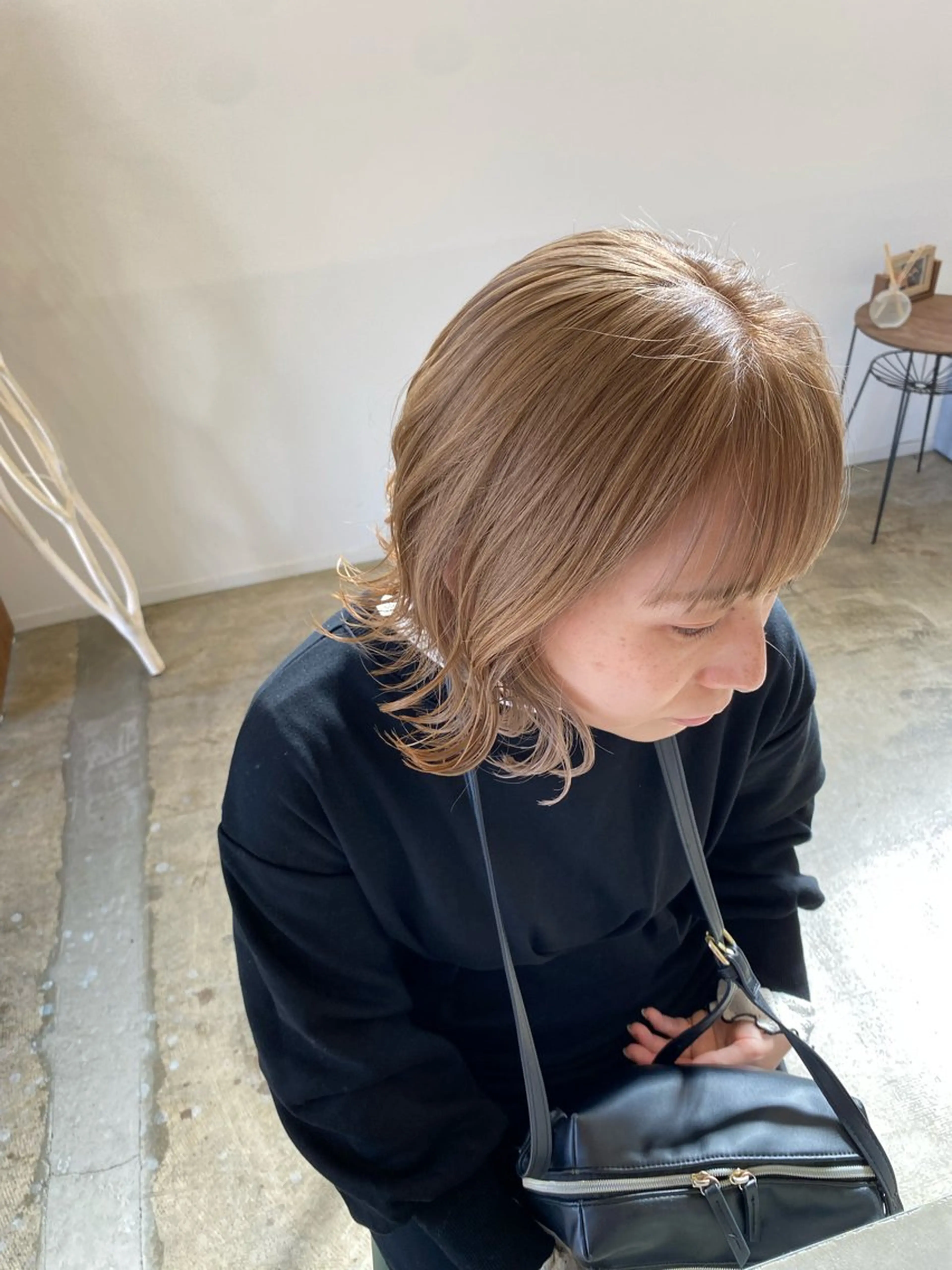 ミディアム カラー 藤野 凪沙のヘアスタイル