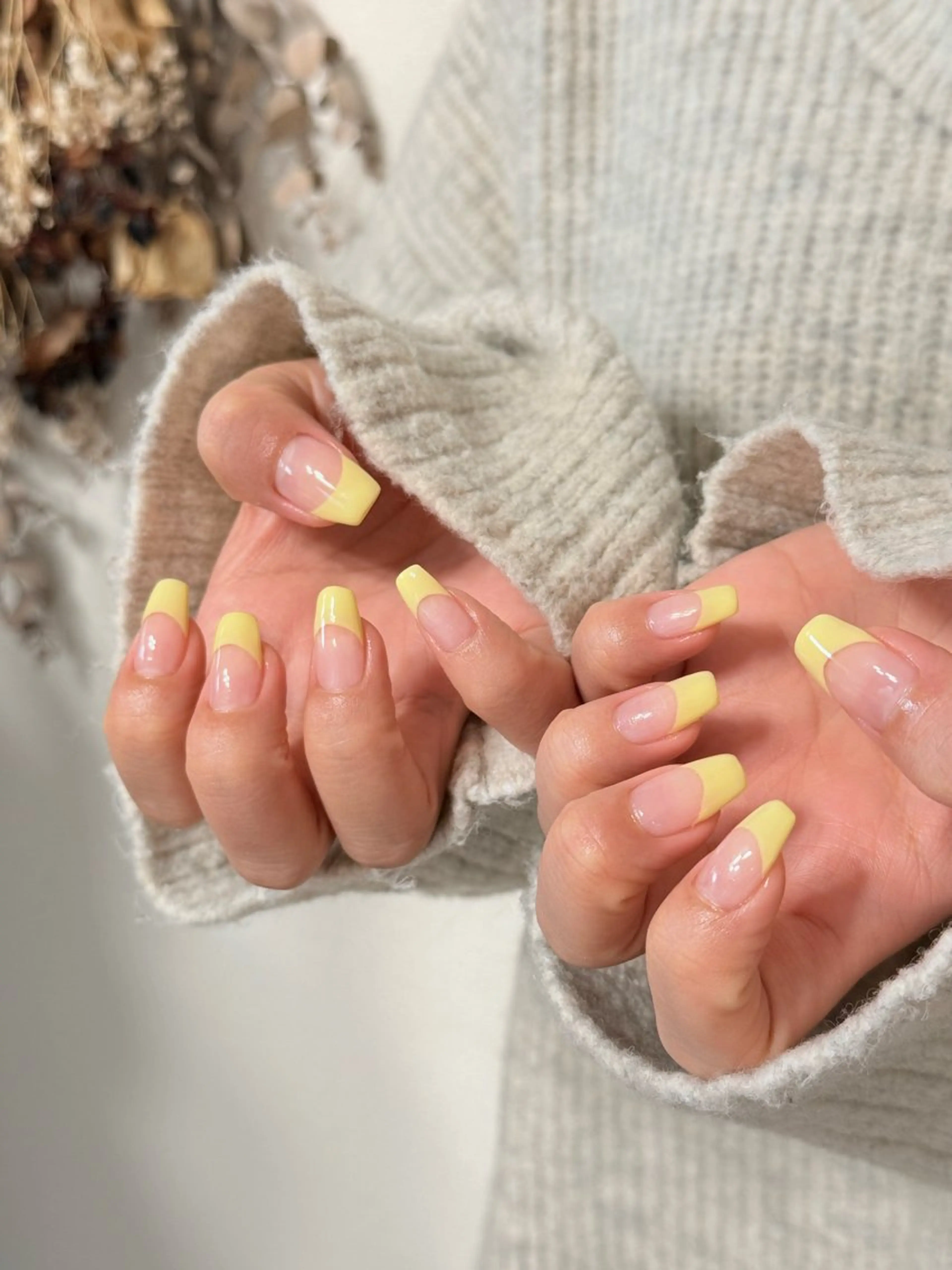 ネイル フレンチネイル シンプルネイル 春ネイル 黄色 ハンドネイル miel nailのネイルデザイン