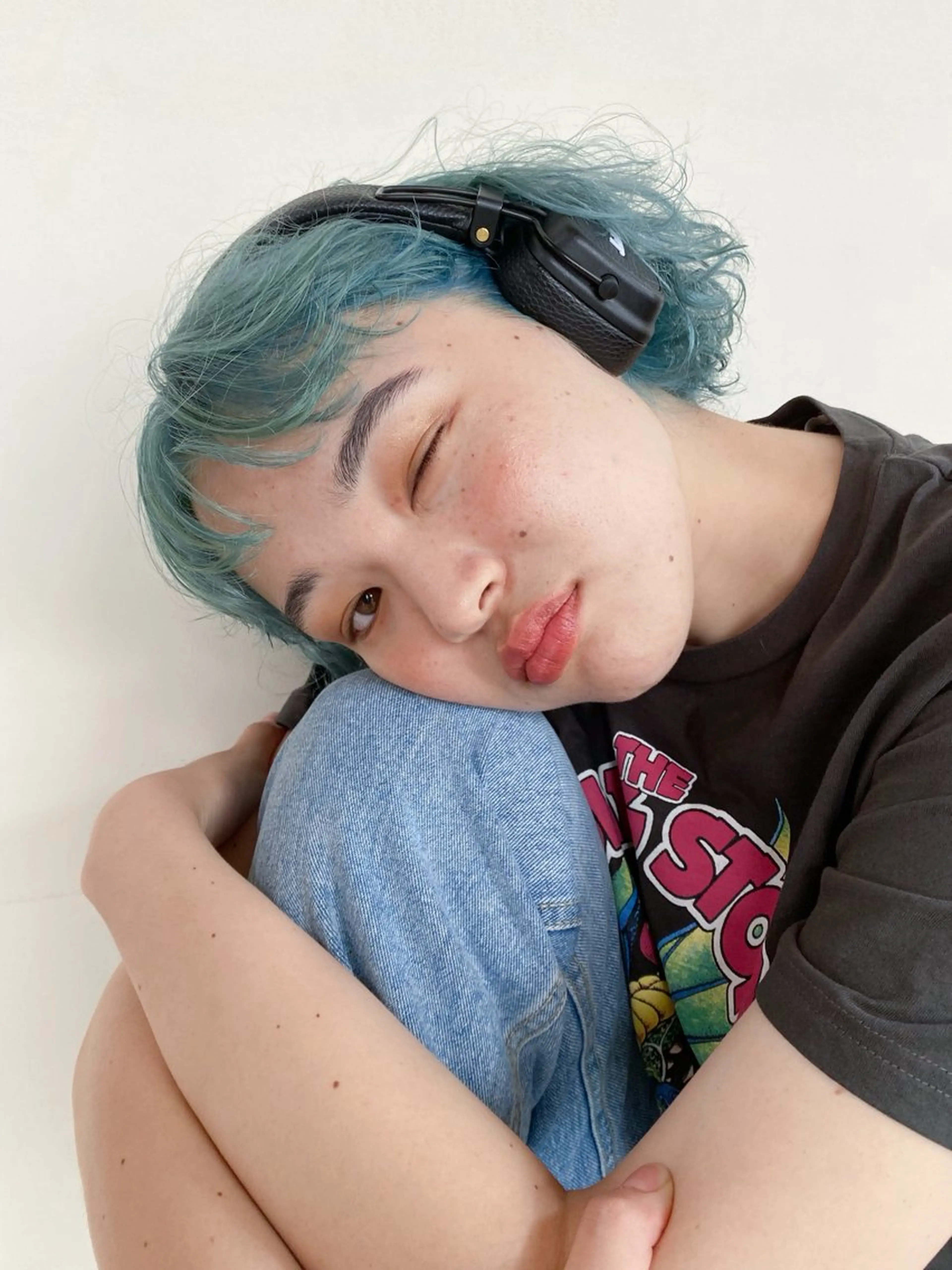 ショート カラー ブリーチ ブルーカラー 松崎 めいのヘアスタイル