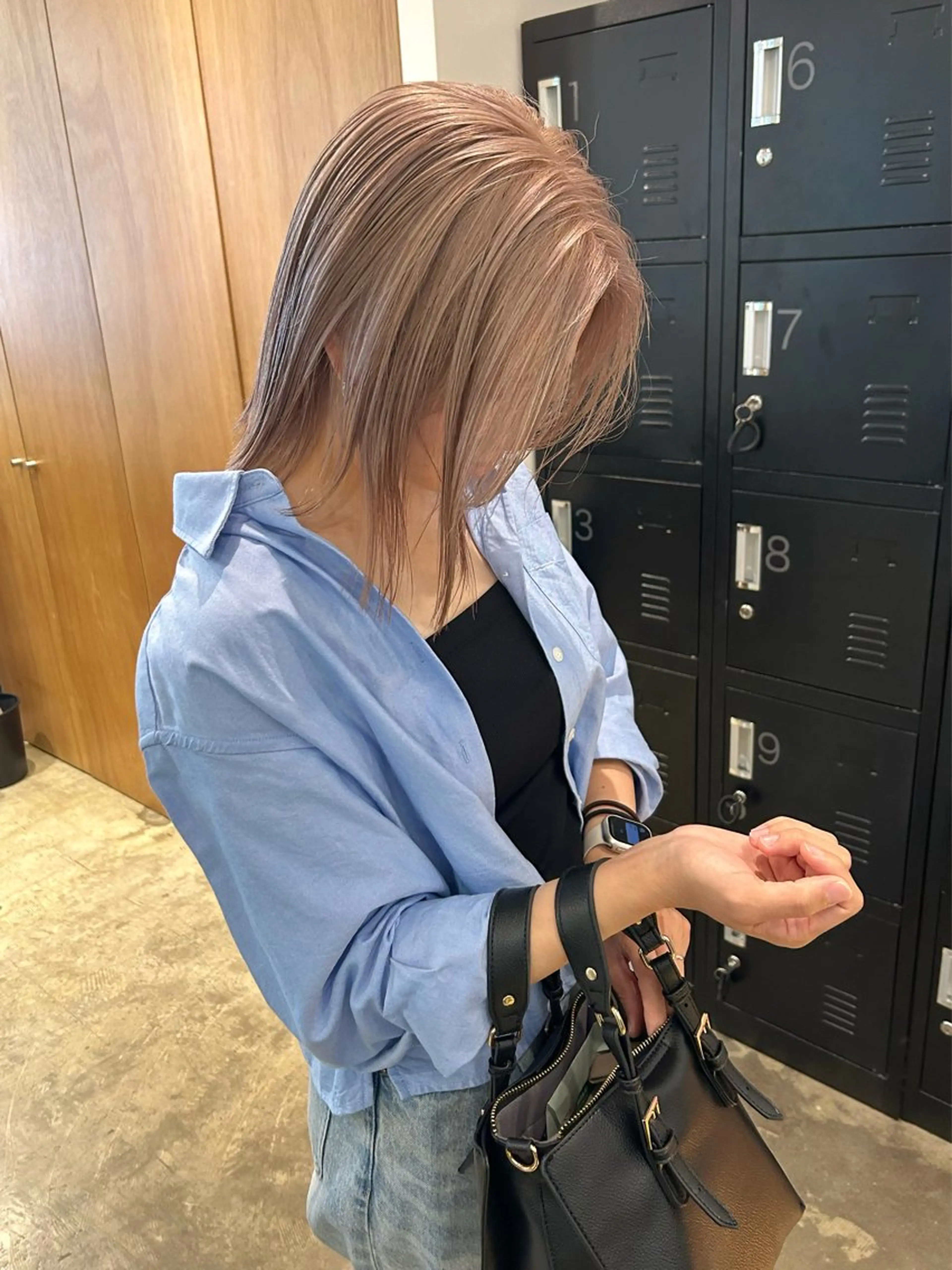 ミディアム カラー ベージュカラー ハイトーンカラー ハイトーンベージュ カット ヘアカラー カラーリスト菅野 竜矢🌈のヘアスタイル