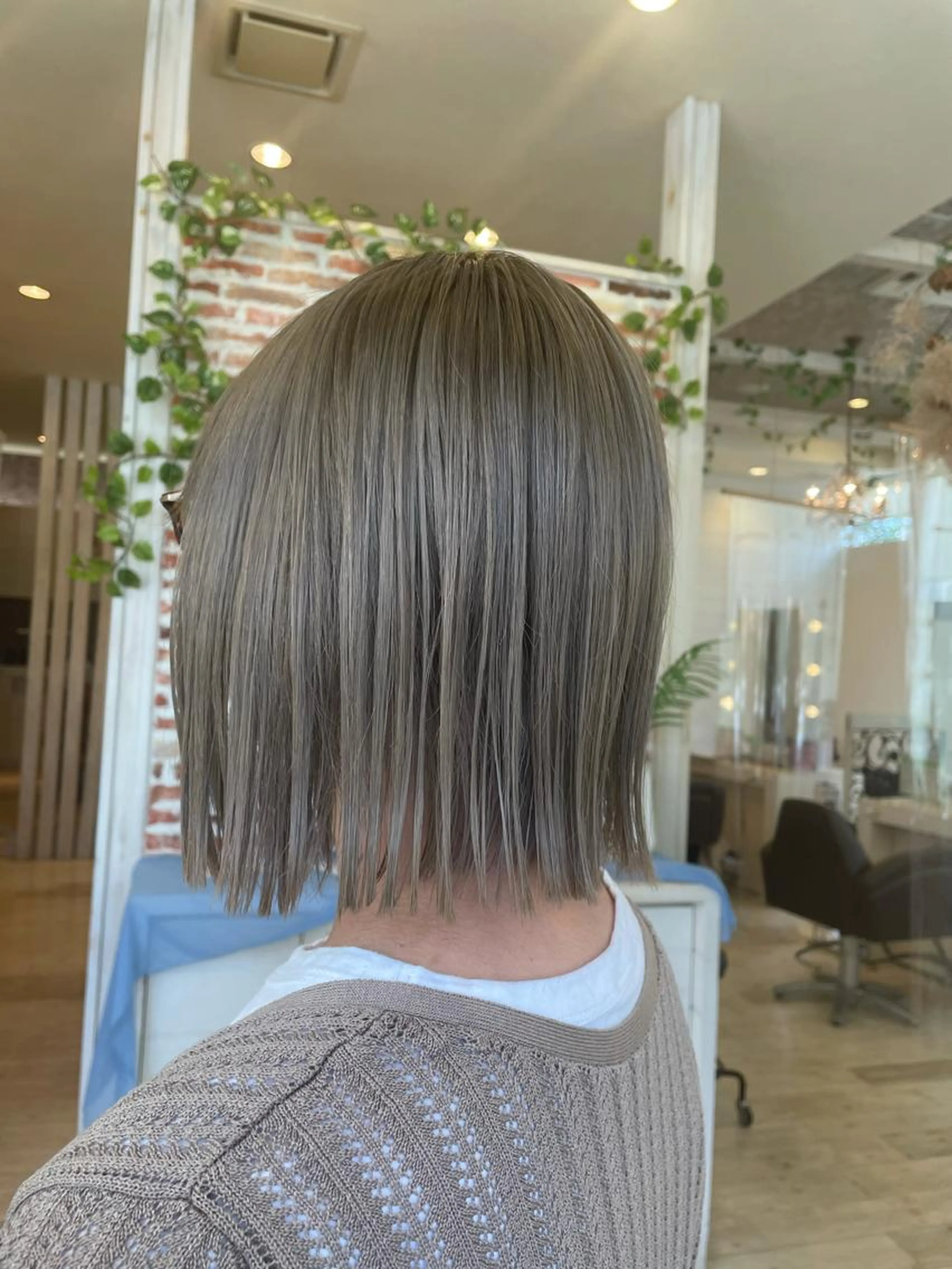 ブリーチ＋オンカラー＋ケアプロ(超音波トリートメント)の写真