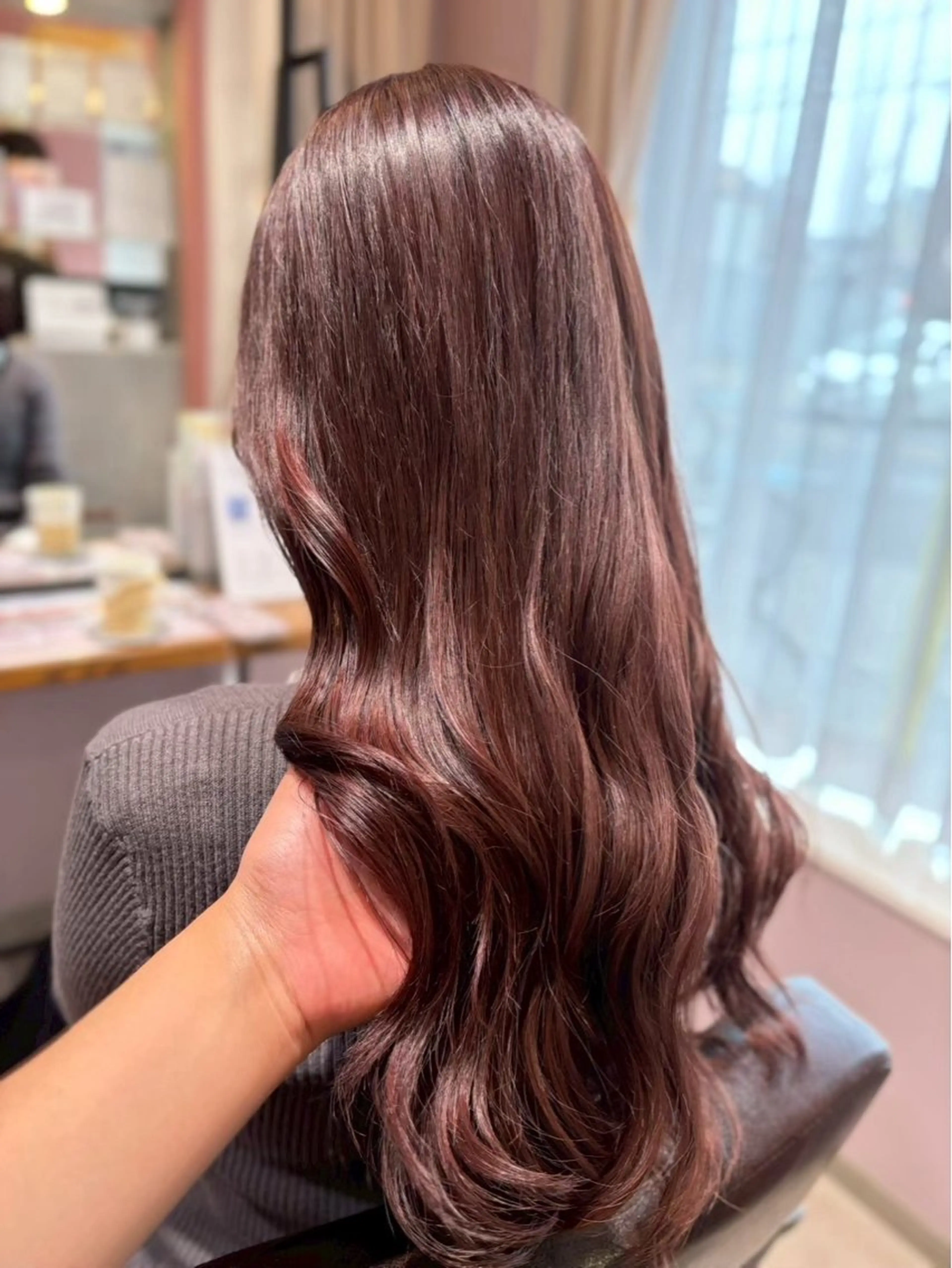 ロング ヘアカラー 高口 小春のヘアスタイル