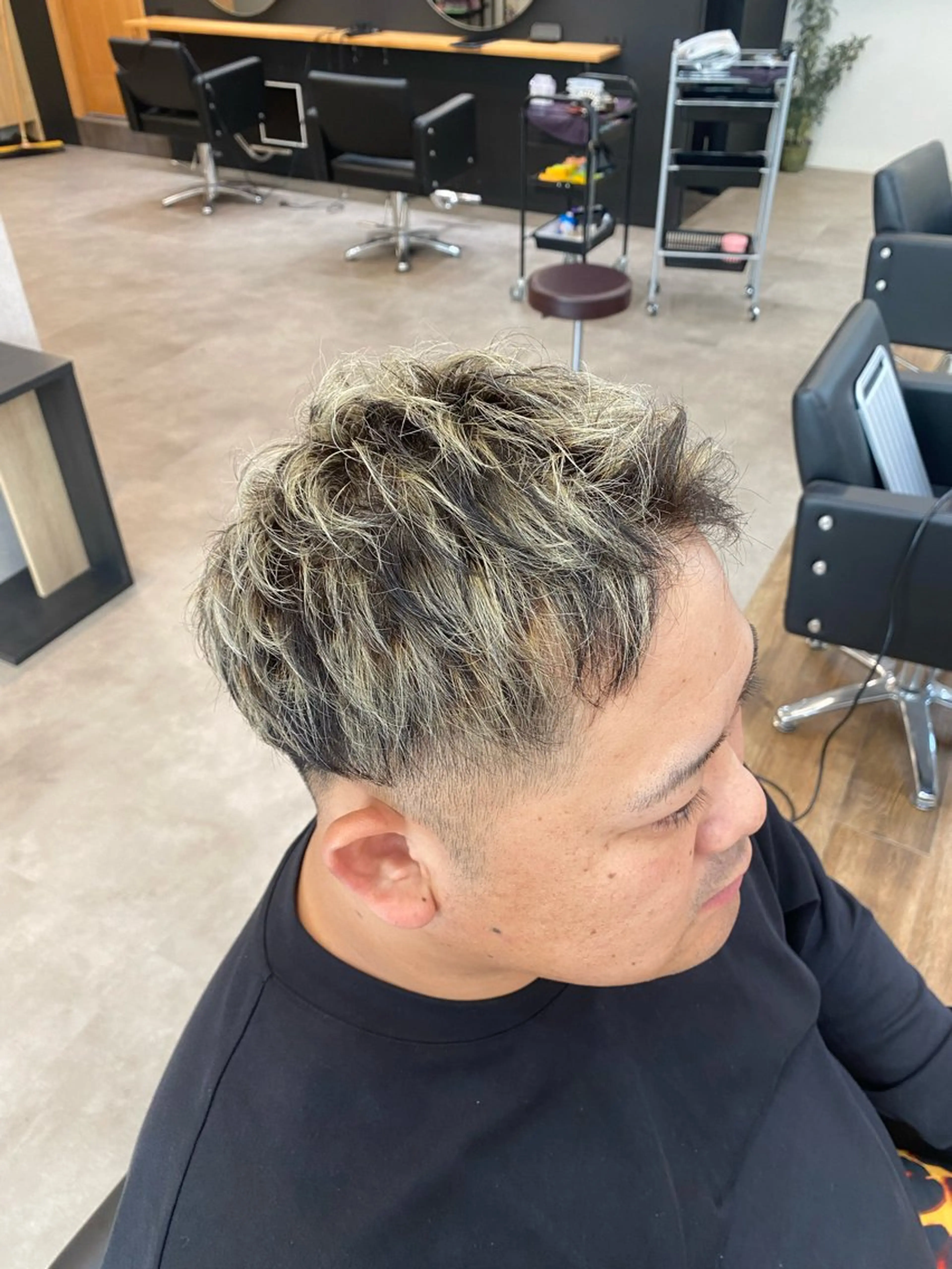 カラー メンズ アップバング メンズハイライト ハイライトカラー BLEACHi高崎店 /湯浅泳作のヘアスタイル
