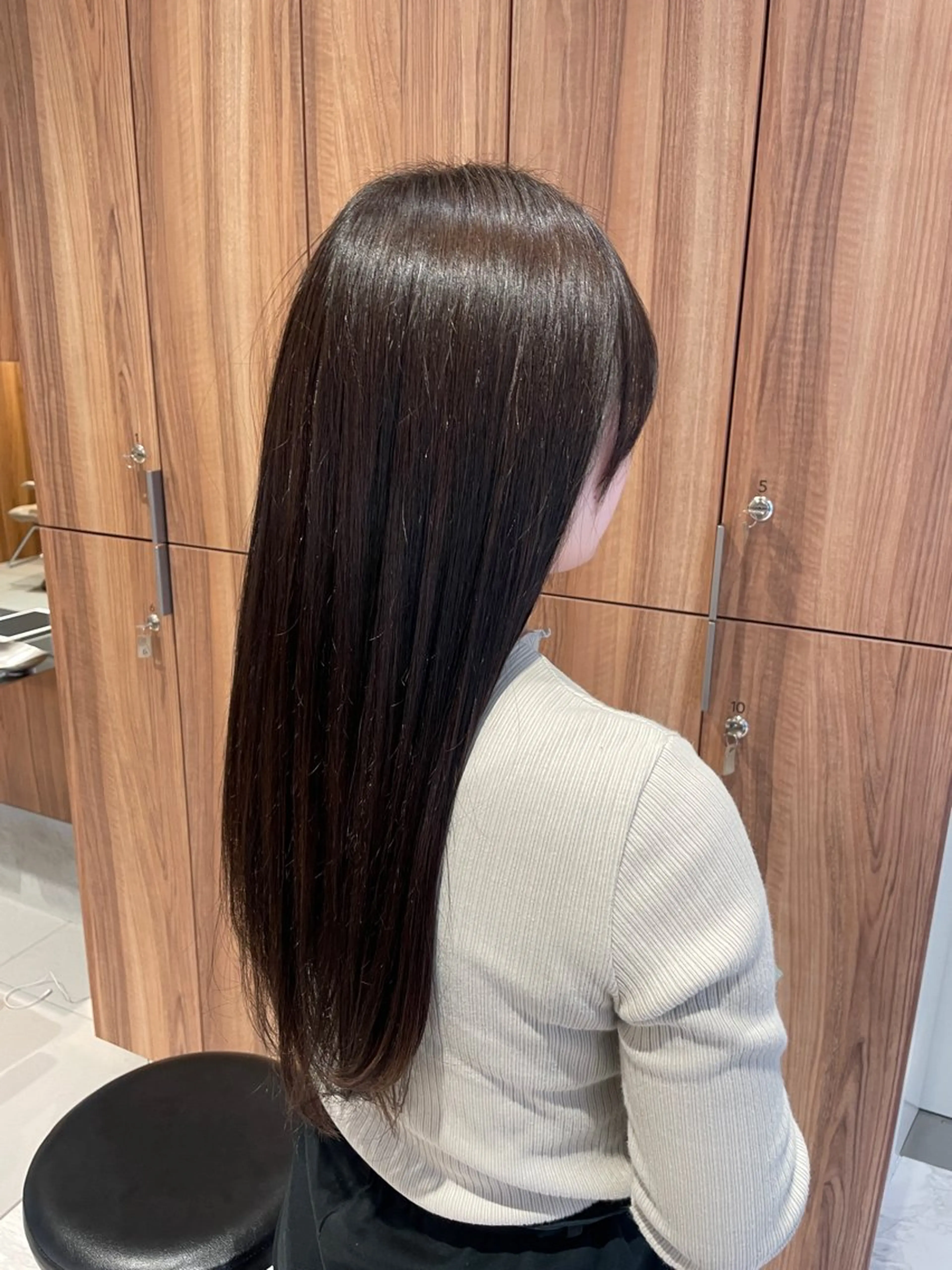 ロング kou🌥️レイヤー /艶カラーのヘアスタイル