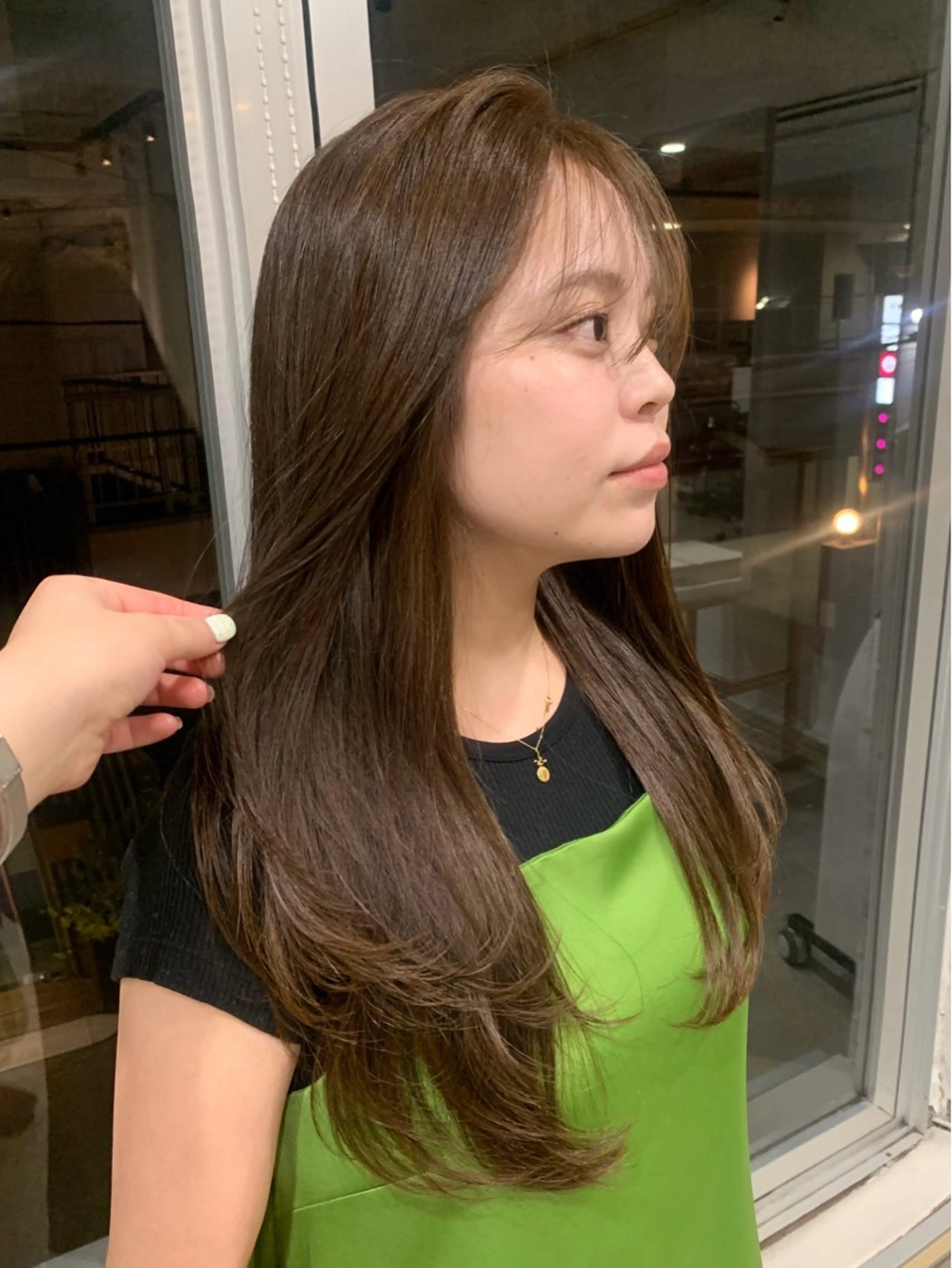 ミディアム カラー 透明感カラー 透明感カラー レイヤーカット りなのヘアスタイル